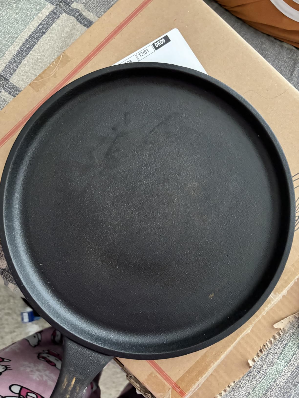 Cast Iron Round Griddle - 10.5”-Inch Crepe Maker Pan + Silicone Handle Cover - Pre-Seasoned Comal for Tortillas Flat Skillet - Dosa Tawa Roti Grill - Oven, Stovetop, BBQ, Fire, Smoker, Induction Safe customer photo 1