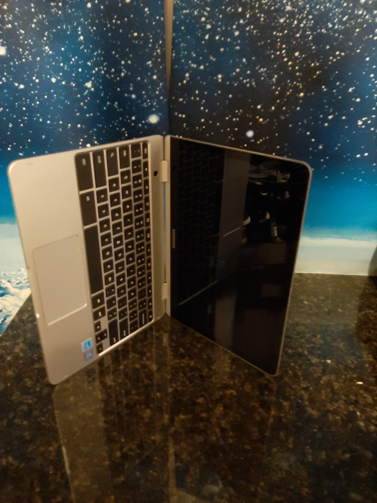 Samsung Chromebook Plus V2, 2-in-1, 4GB RAM, 32GB eMMC, 13MP Camera, Chrome OS, 12.2