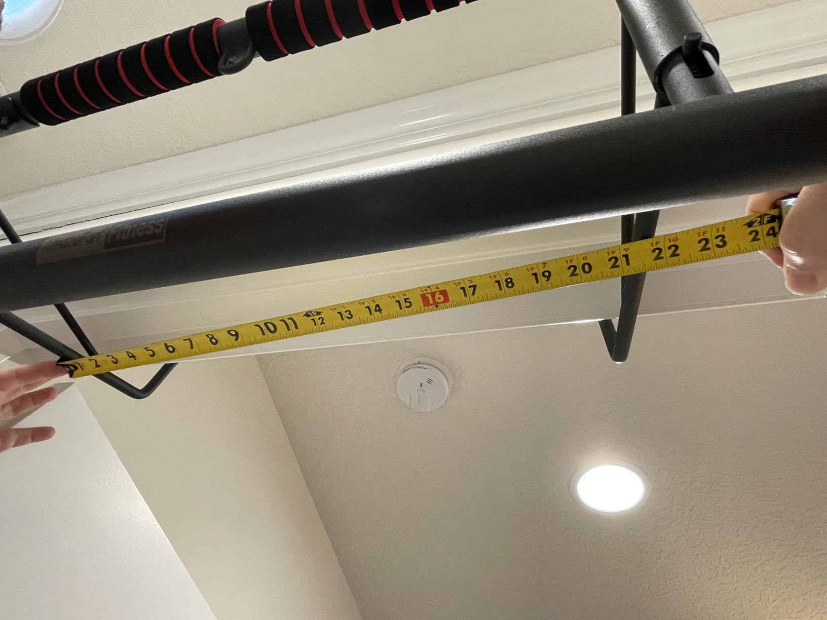 AmazeFan Pull Up Bar Doorway with Ergonomic Grip - Fitness Chin-Up Frame for Home Gym Exercise - Multi-Angle Grip - 2024 Upgrade Smart Hook (Fits Almost All Doors) customer photo 1