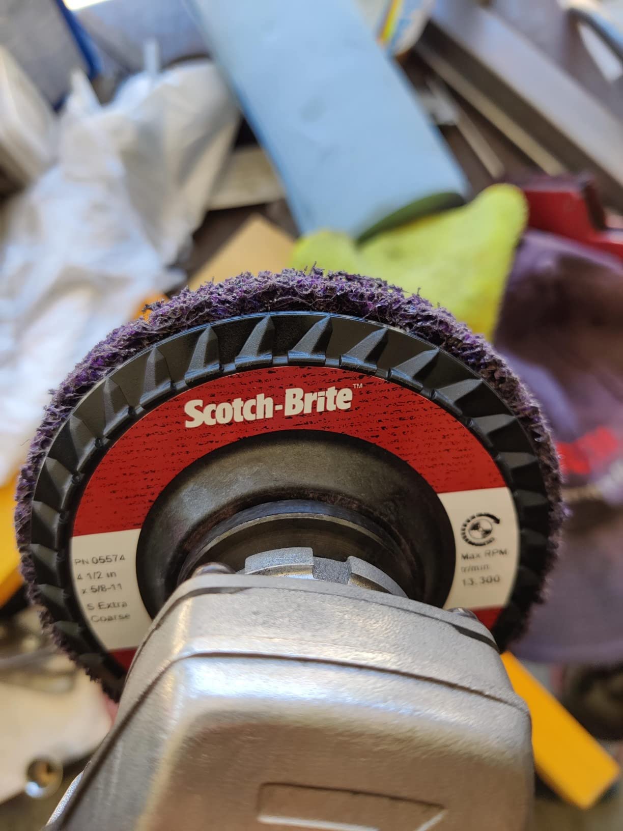 3M Scotch-Brite Clean and Strip XT Pro Disc, XO-DC, SiC Extra Coarse, T27, 4-1/2 in x 5/8