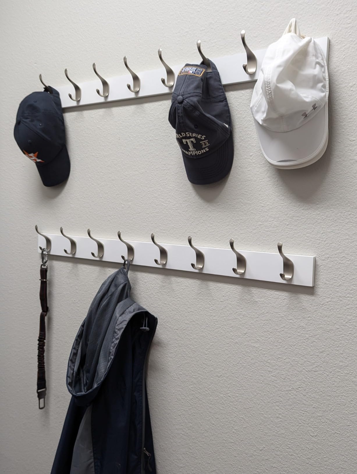 Amazon Basics Wall Mounted Modern Coat Rack for Entryway and Bedroom with Versatile Storage Hooks, Rectangular, 8-Hook, White customer photo 1