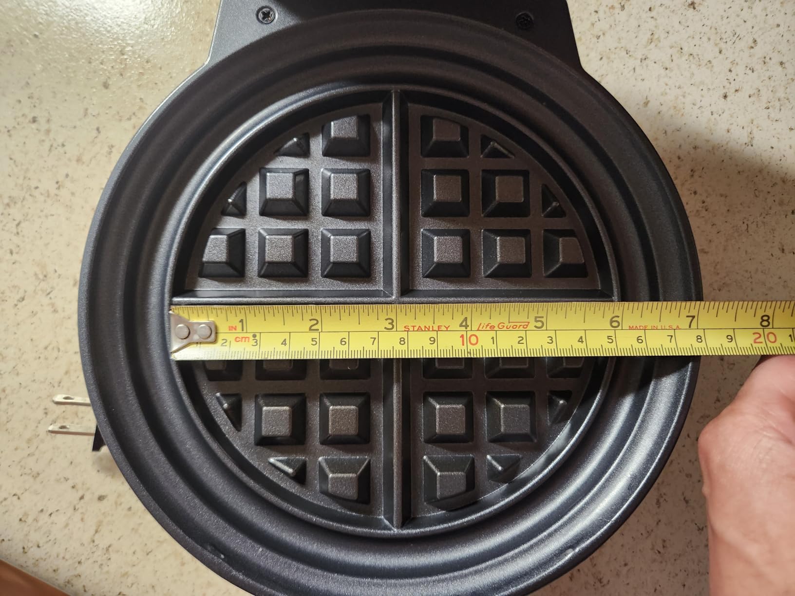 Chefman Anti-Overflow Belgian Waffle Maker w/Shade Selector, Temperature Control, Mess Free Moat, Round Iron w/Nonstick Plates & Cool Touch Handle, Measuring Cup Included, Black customer photo 2