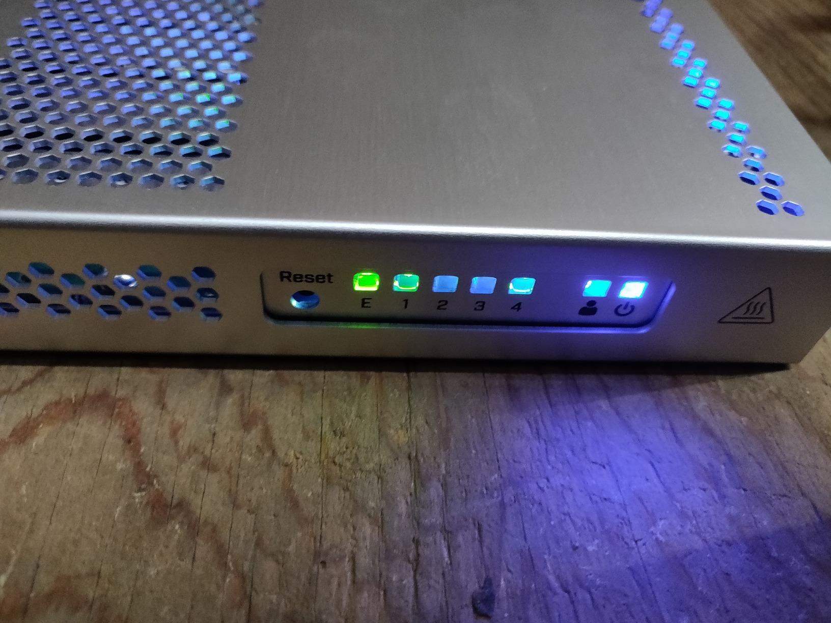 MikroTik CRS305-1G-4S+in Network Switch Managed Gigabit Ethernet (10/100/1000) Ethernet Power (PoE) White customer photo 2