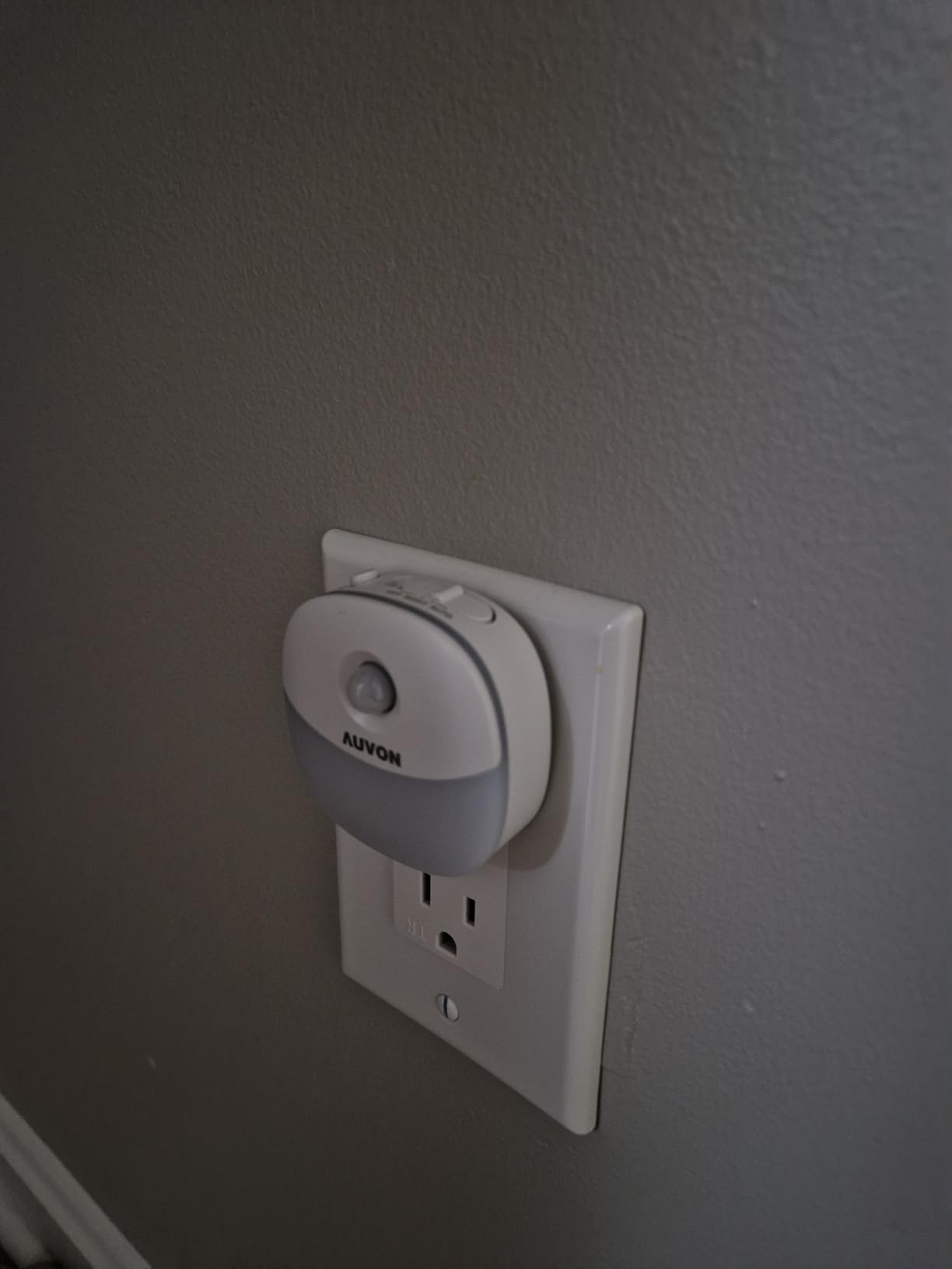 AUVON Plug-in Night Light, Motion Sensor and Dusk to Dawn Sensor, 4 Packs customer photo 1