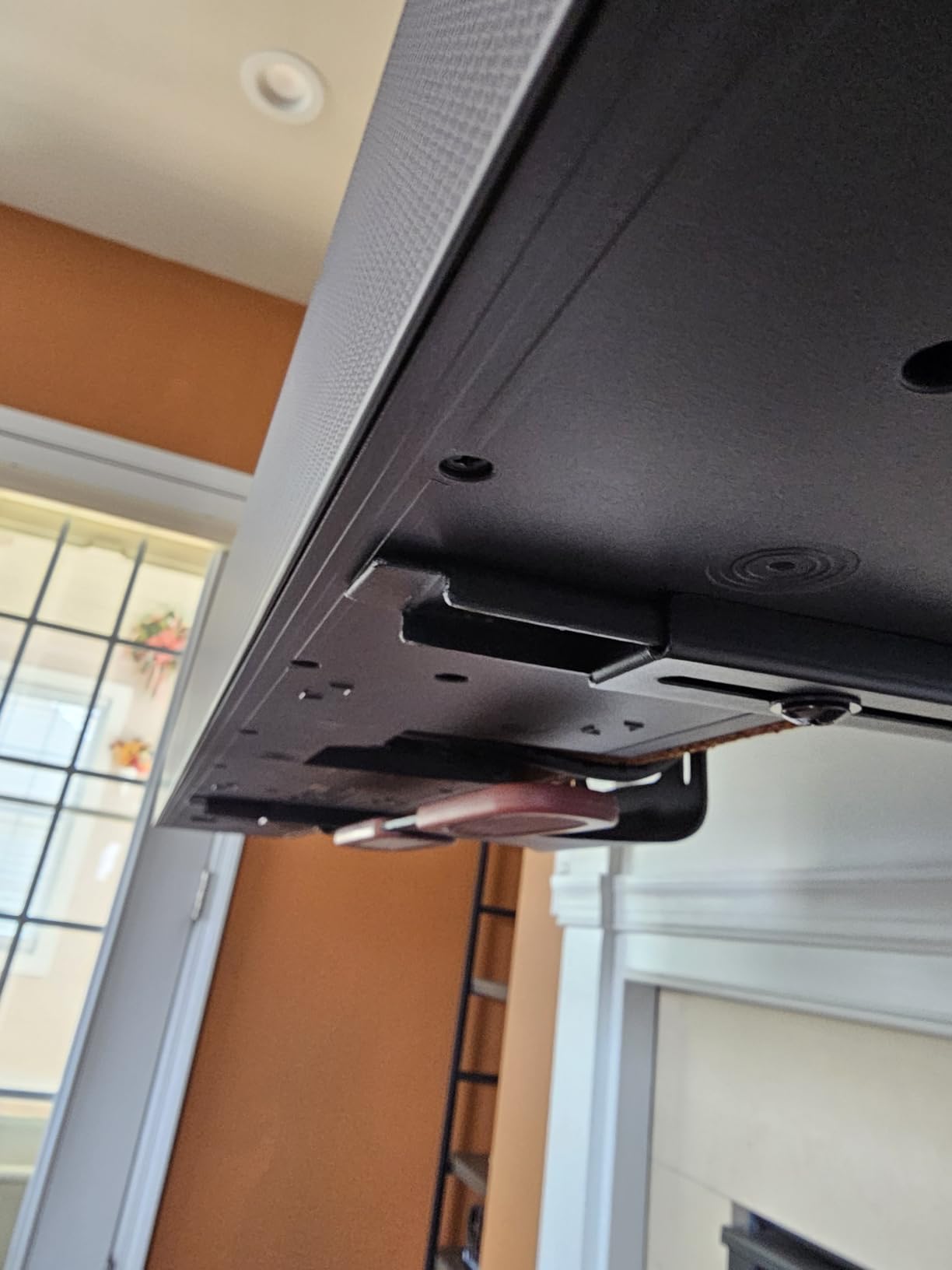 Mounting Dream Soundbar Mount Sound Bar TV Bracket Holds up to 20 Lbs customer photo 1