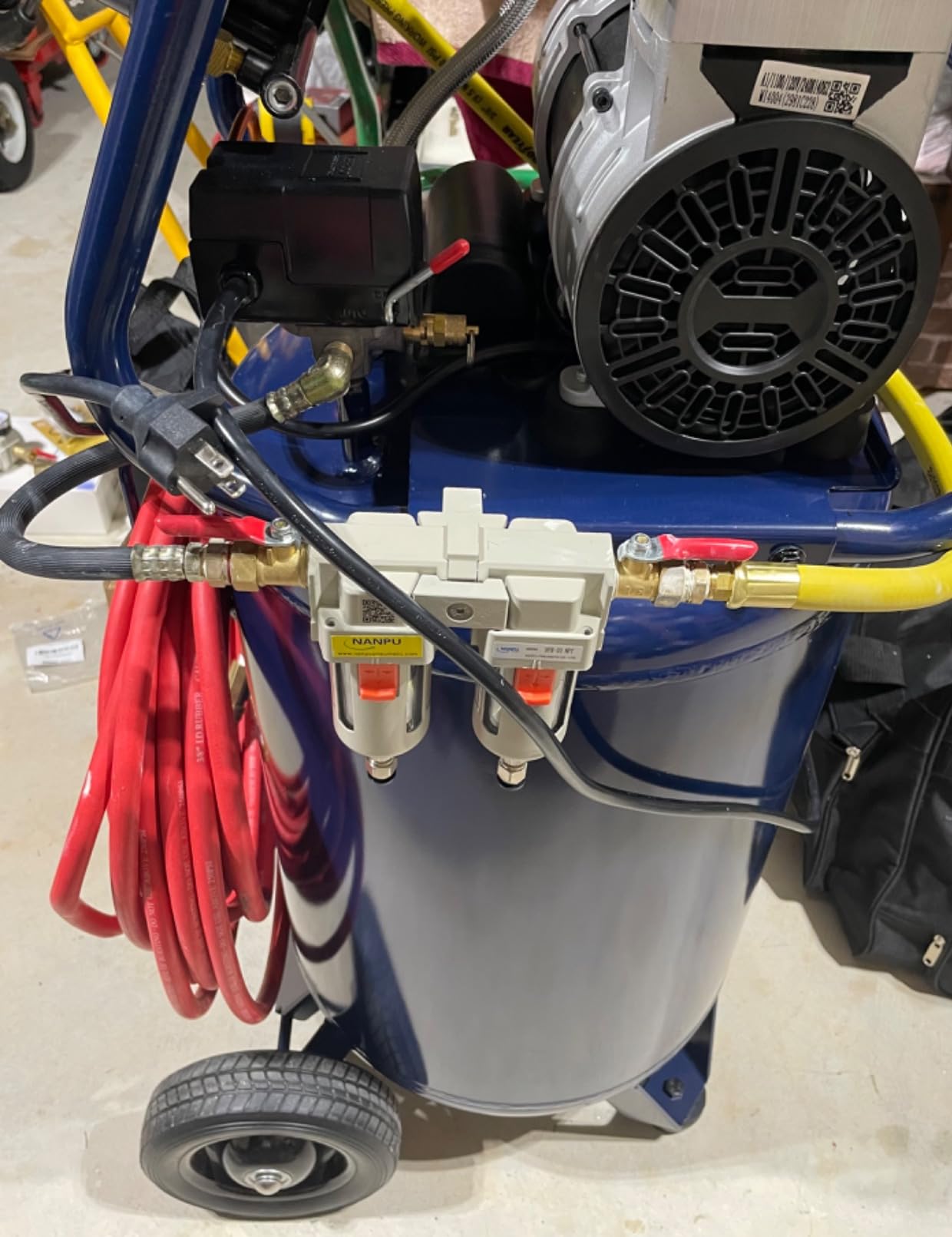 Stealth 20 Gallon Ultra Quiet Air Compressor,1.8 HP Oil-Free Peak 150 PSI 68 Decibel, 5.5 CFM @ 40 PSI 5 CFM @ 90 PSI Silent Long Life Electric Air Compressor W/Wheel for Garage customer photo 2