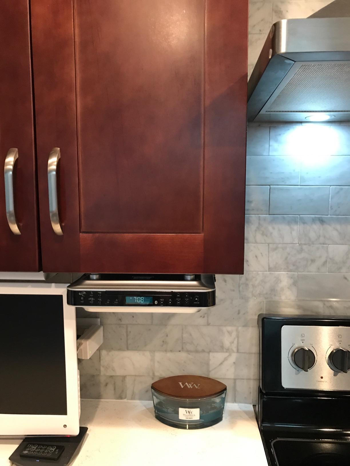 iLive Bluetooth Under Cabinet Radio (FM) CD Player and MP3 Player, Bluetooth, USB, AUX in, MP3, CD, Music System with Kitchen Timer, Digital Clock, with Remote Control IKBC384SMP3U customer photo 1