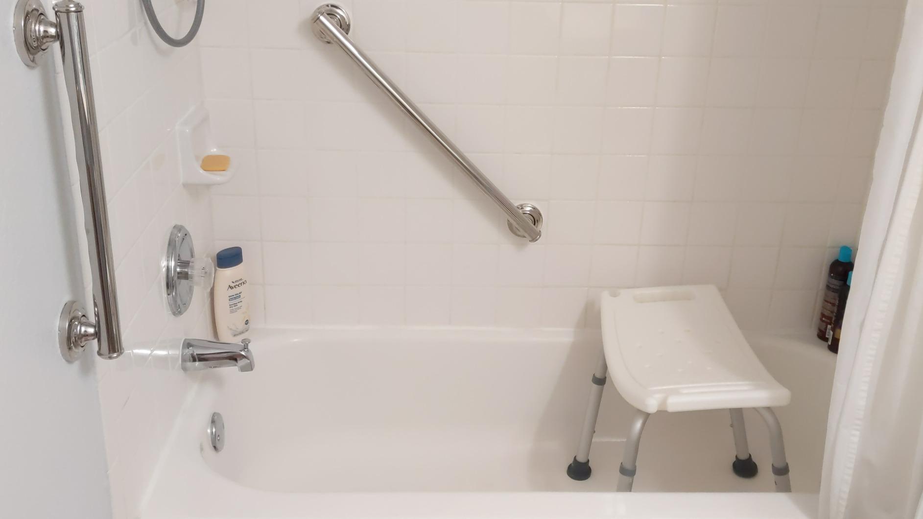 Vaunn Tool-Free Assembly Adjustable Shower Chair Spa Bathtub Seat Bench with Removable Back, Aluminum, White customer photo 1