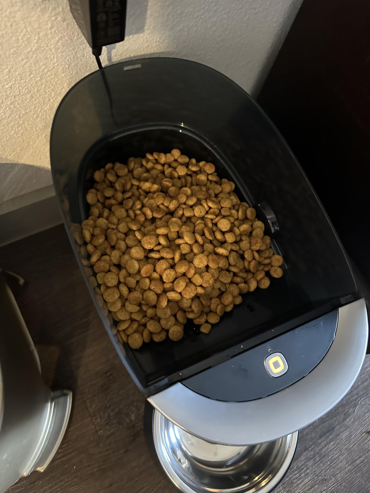 PetSafe Smart Feed Automatic Pet Feeder, 6L/24 Cup, Programmable | Alexa Enabled for Snack Feeding, App Alerts When Low/Empty, Slow Feed Setting, Backup Batteries Keep Meals on Schedule customer photo 1