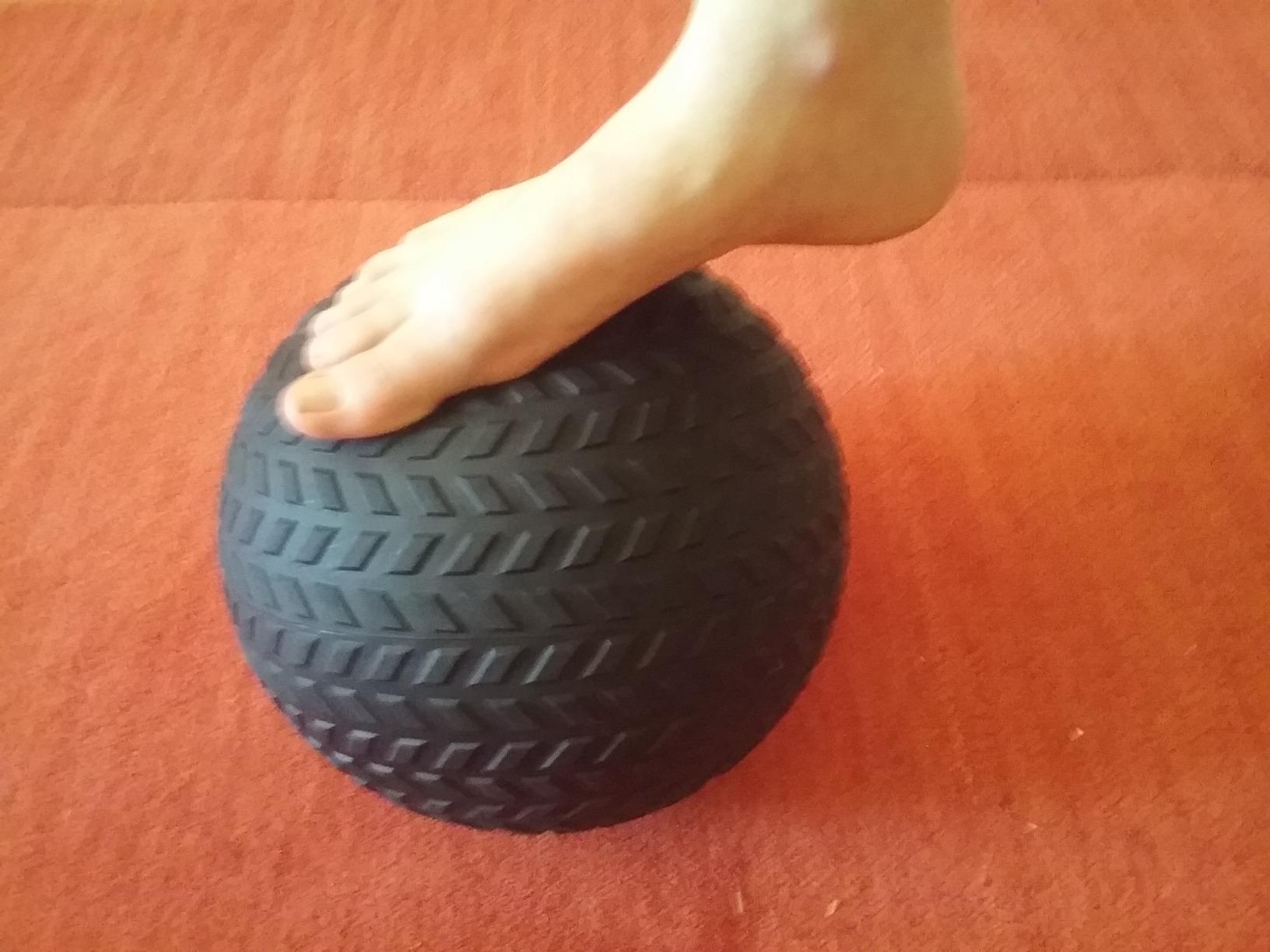 Fitness First Slam Ball, Easy-to-Grip, Sand-Filled Medicine Ball for Exercise and Workout, Ideal for Weight Training, Cross-Training, Cardio, and Plyometric Workout, Available in Different Weights customer photo 2