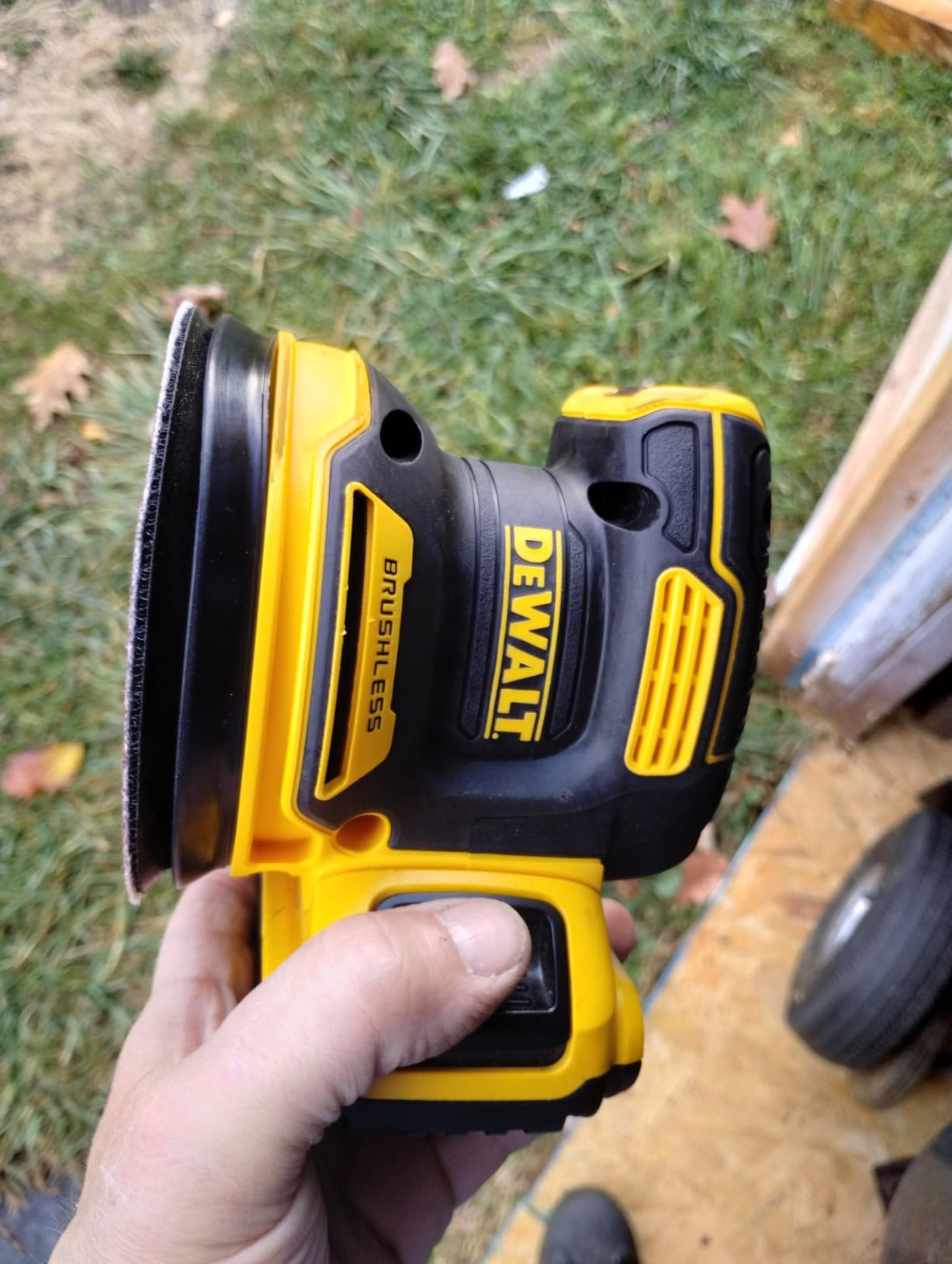 DEWALT 20V MAX Orbital Sander Cordless, 5-Inch Sander Tool, 2.Ah, 8,000-12,000 OPM, Variable Speed Dial, Storage Bag, Battery and Charger Included (DCW210D1) customer photo 2