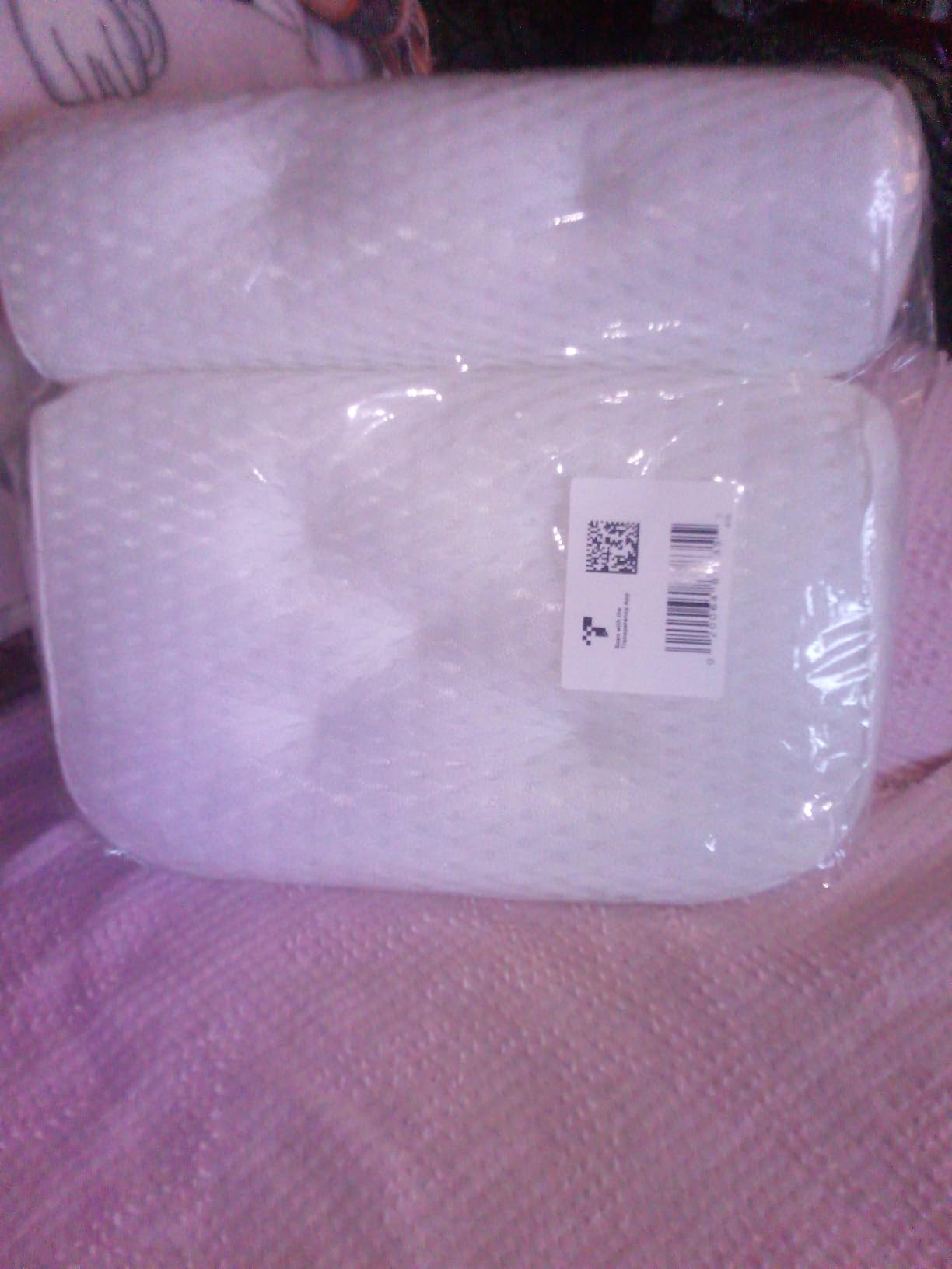 AmazeFan Bath Pillow, Bathtub Spa Pillow with 4D Air Mesh Technology and 7 Suction Cups, Helps Support Head, Back, Shoulder and Neck, Fits All Bathtub, Hot Tub and Home Spa [US. Patent Design] customer photo 1
