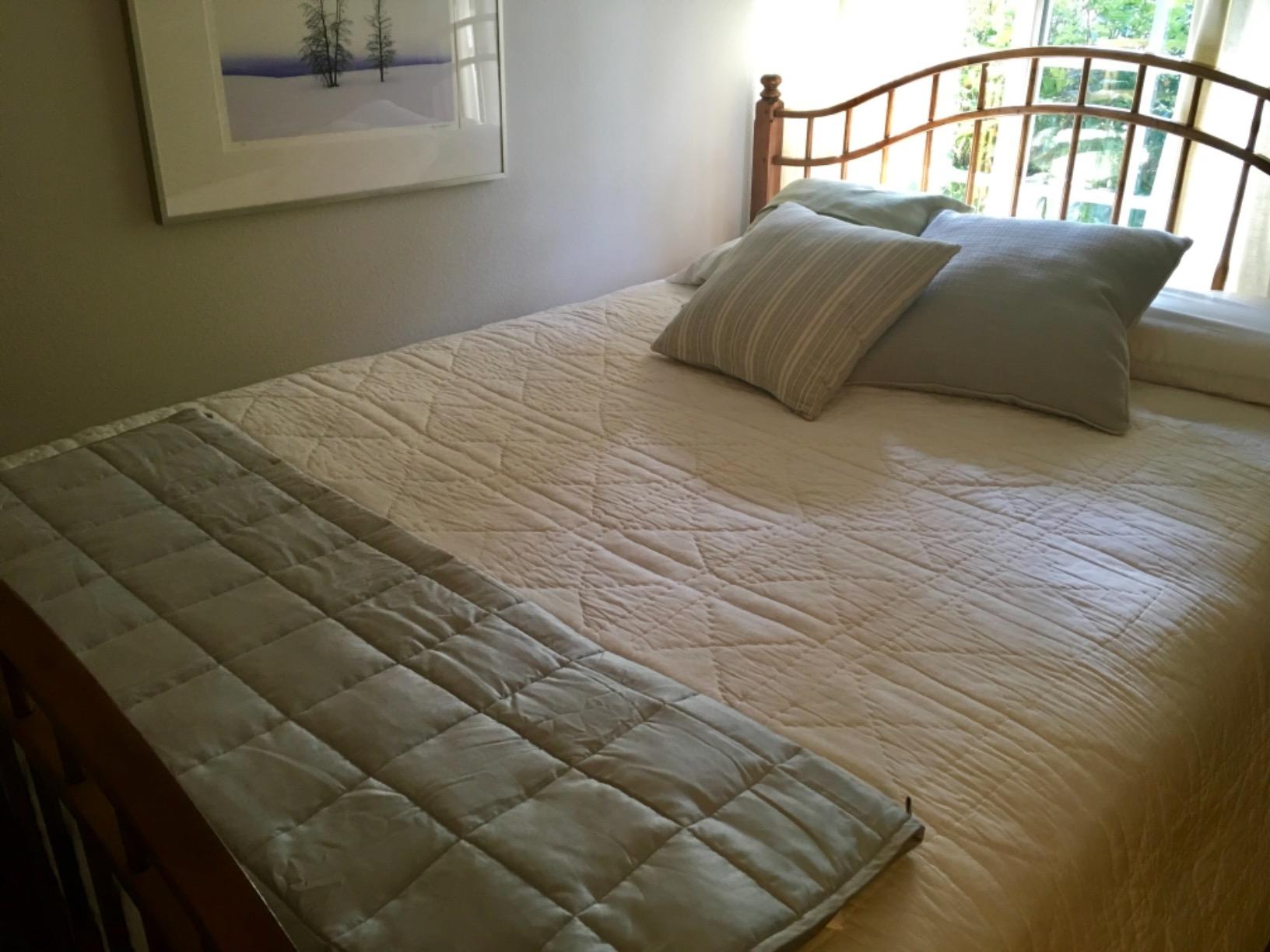 YnM Cooling Weighted Blanket — 100% Cooling Oeko-Tex Certified Material with Premium Glass Beads (Light Grey, 48''x72'' 20lbs), Suit for One Person(~190lb) Use on Twin/Full Bed customer photo 1