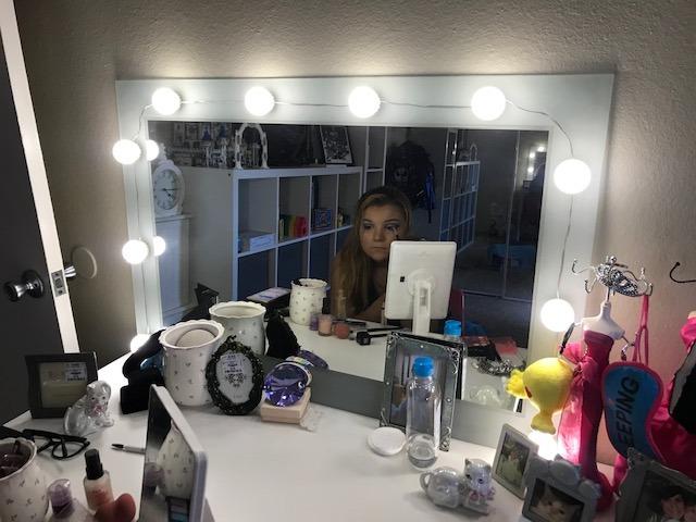 Pretmess LED Vanity Lights for Mirror, Hollywood Style, 14 Dimmable Bulbs customer photo 1