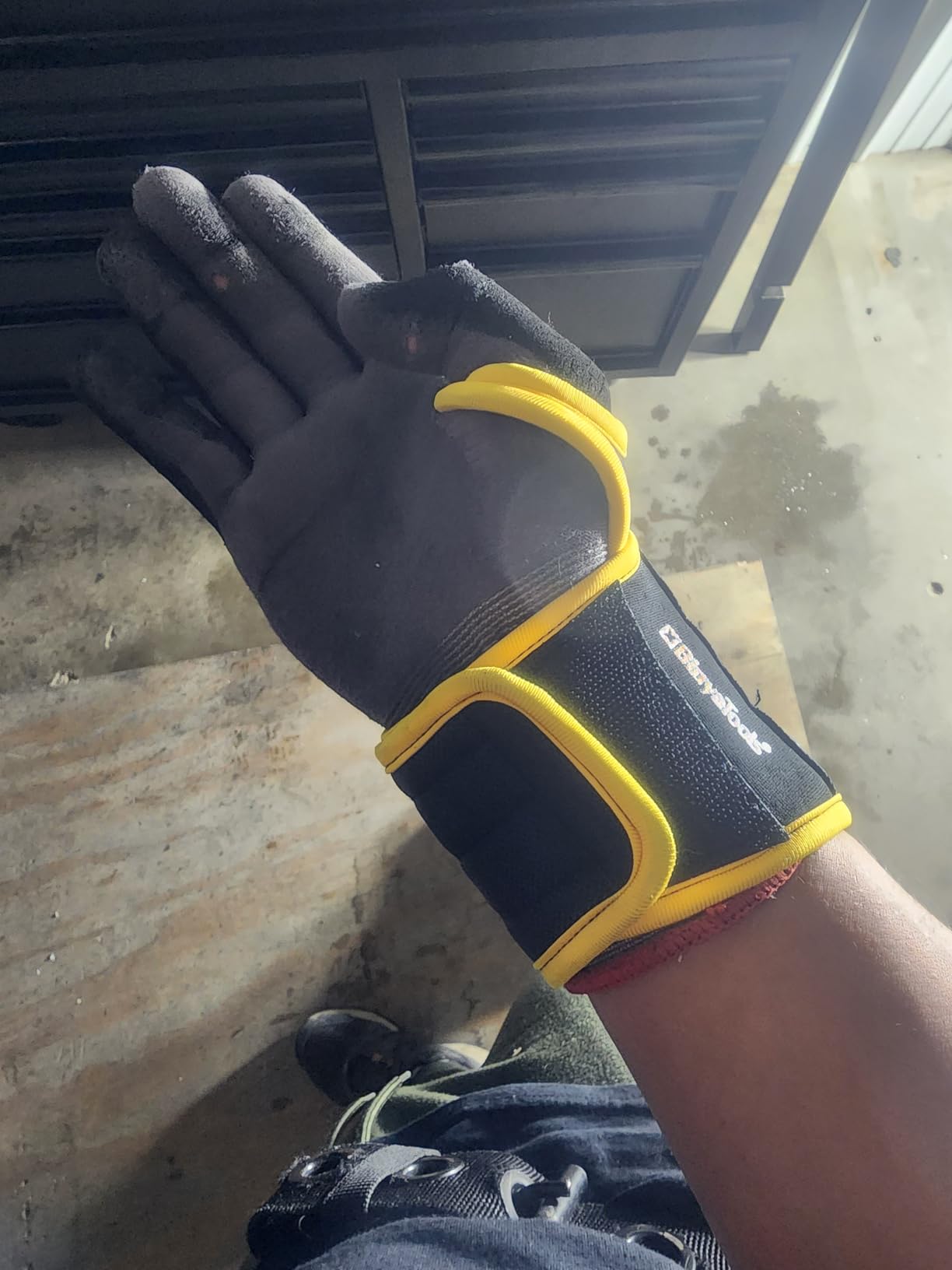 BINYATOOLS Magnetic Wristband for Tools Gift for Him Magnet Screw Holder Wrist Support Keeps Screws Nails, Drill Bits Handy Unique Tool Gadgets Men’s Gadgets Dad Gadgets customer photo 2