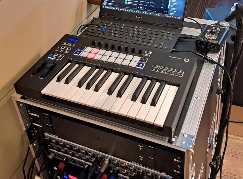 Novation Launchkey Mini [MK3] — Portable 25-Key, USB, MIDI Keyboard Controller with DAW Integration, Chord Mode, and Arpeggiator — for Music Production customer photo 1