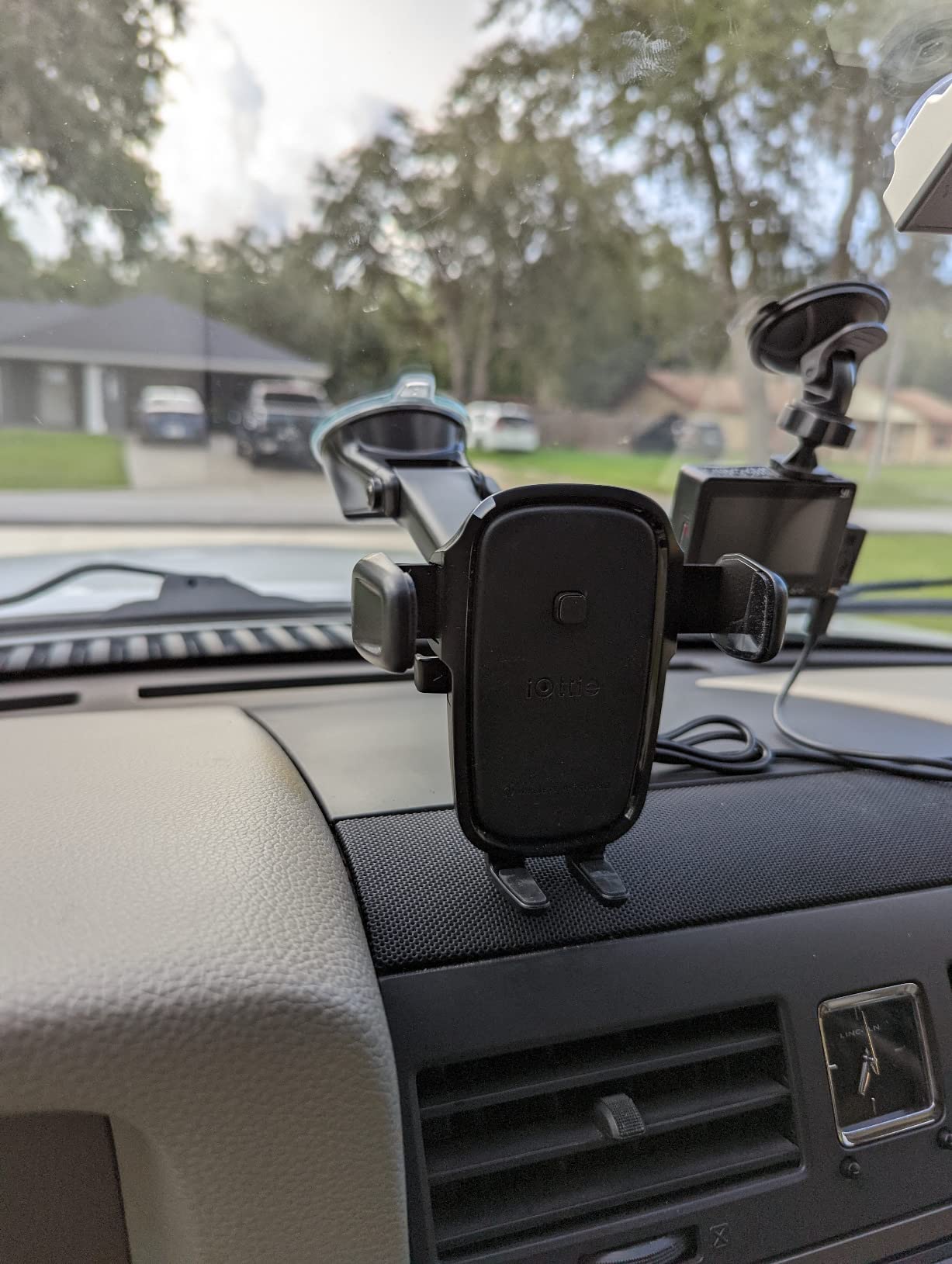 iOttie Car Charger Easy One Touch Wireless 2 Qi Charging Dashboard Phone Mount for iPhone, Samsung Galaxy, Huawei, LG, Smartphones customer photo 1