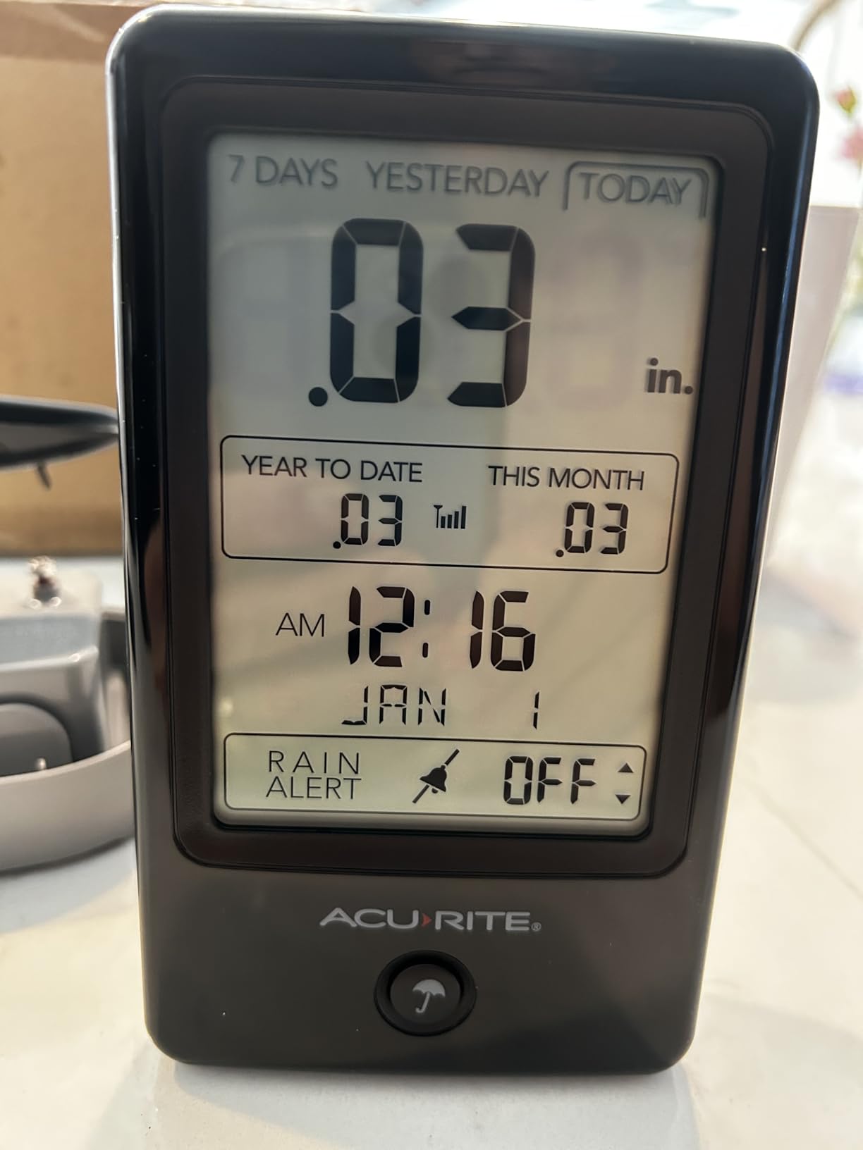 AcuRite Wireless Rain Gauge with Self-Emptying Rain Collector with Rainfall History, Alerts, and Current Date and Time (02446M) customer photo 1