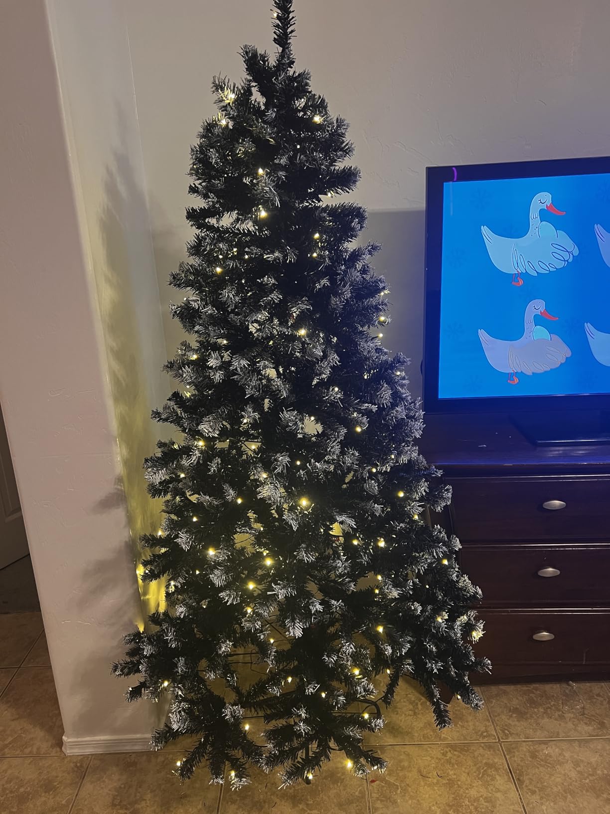 Best Choice Products 6ft Artificial Christmas Tree with LED Twinkling Lights, Pre-Lit Spruce Realistic Holiday Xmas Décor, 250 Lights, 798 Tips customer photo 1