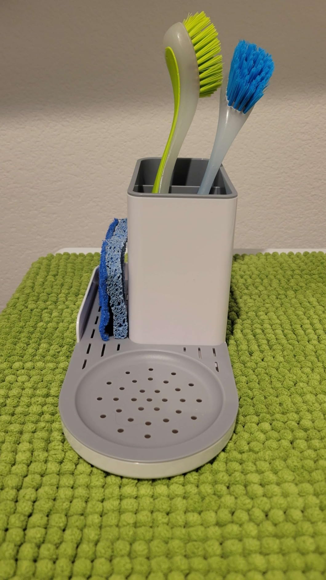Amazon Basics Kitchen Sink Caddy Organizer for Sponge and Brush Storage, Large, White customer photo 1