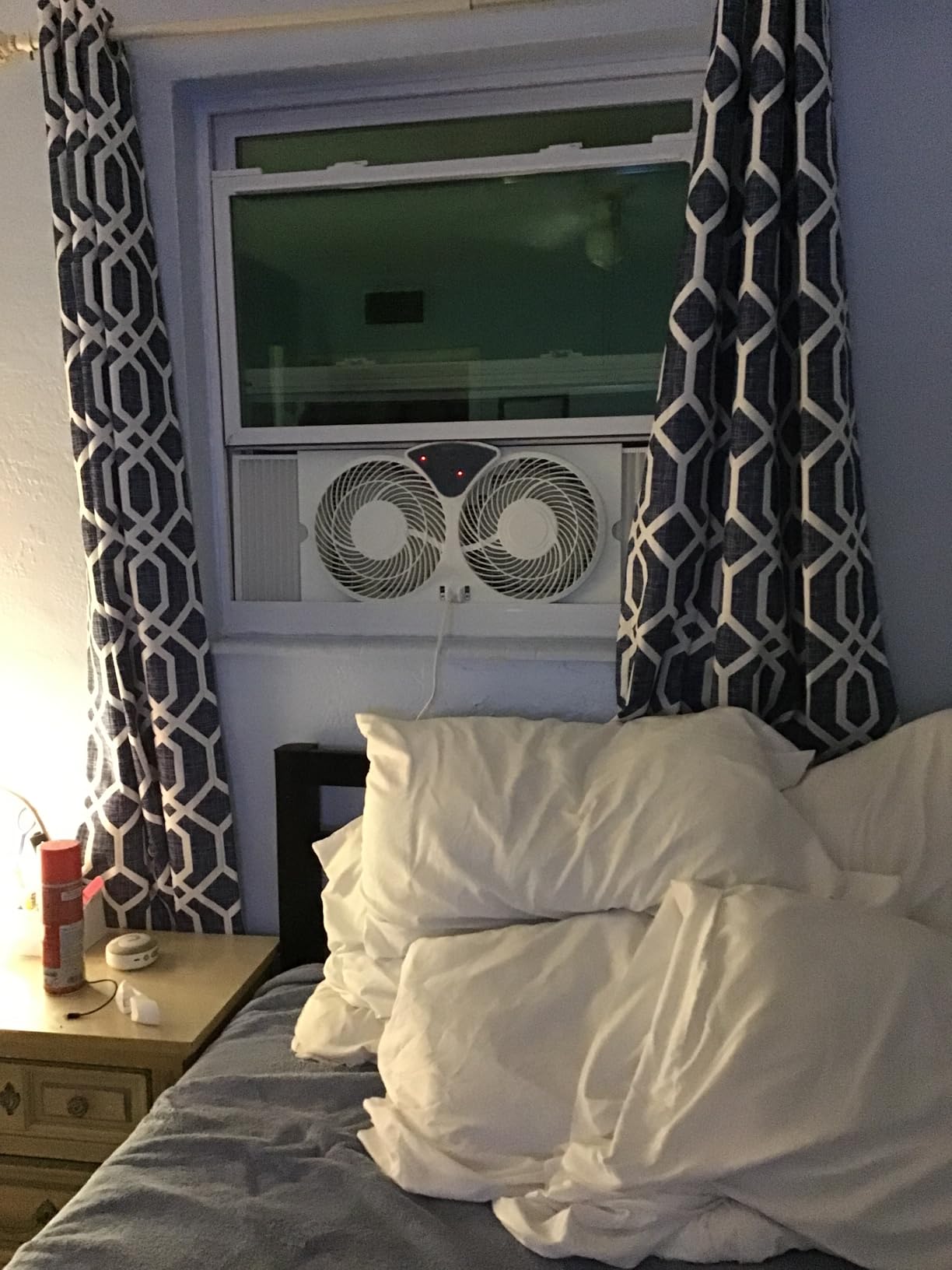 Amazon Basics Twin Window Fan for Home Bedroom, 9 inch, Reversible Airflow, Exhaust Mode, Expandable Side Panels, Width Adjustable, 2 Speeds, Air Circulation, 68W, White customer photo 2