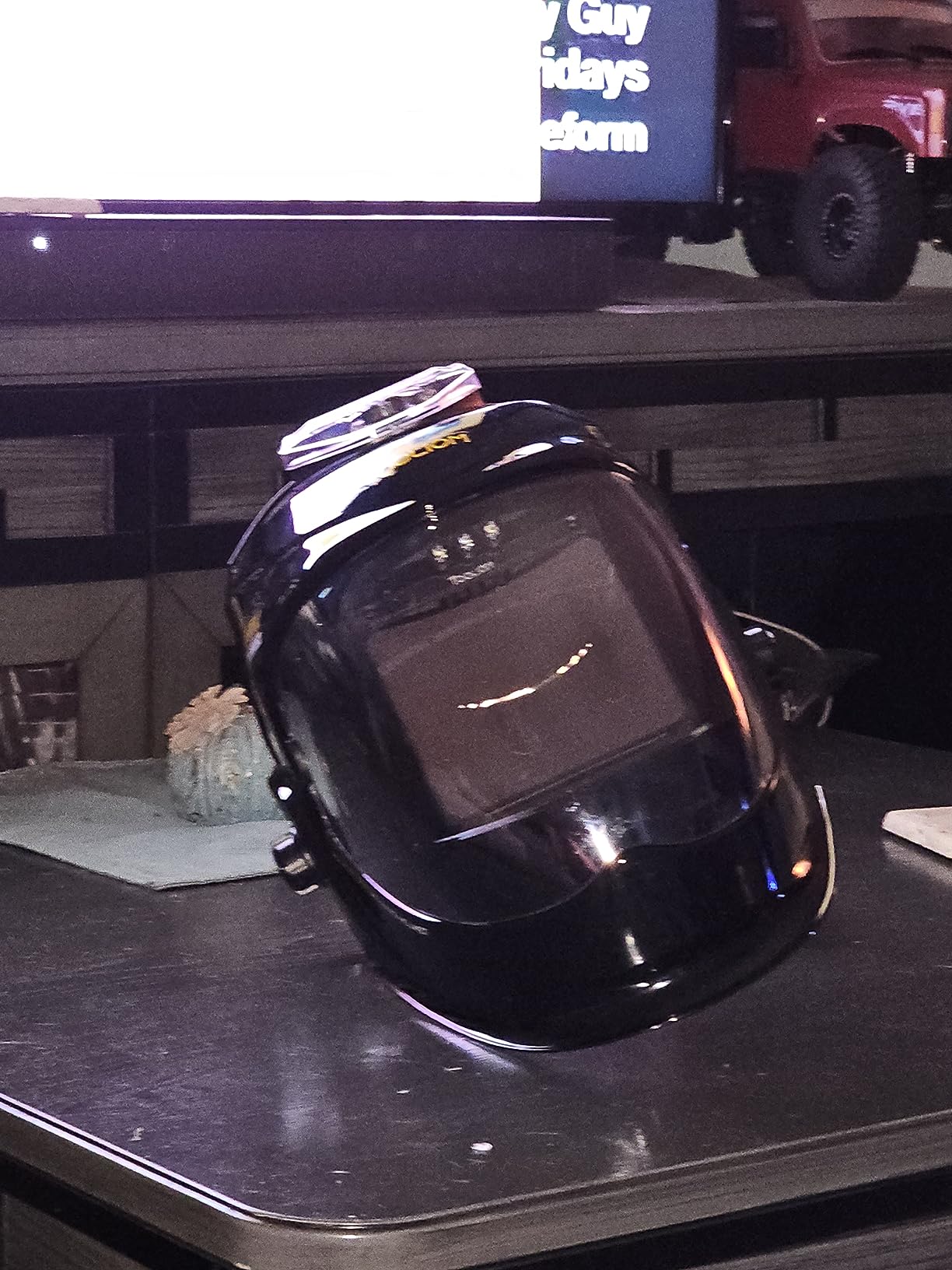 TOOLIOM True Color Auto Darkening Welding Helmet with Large View customer photo 1