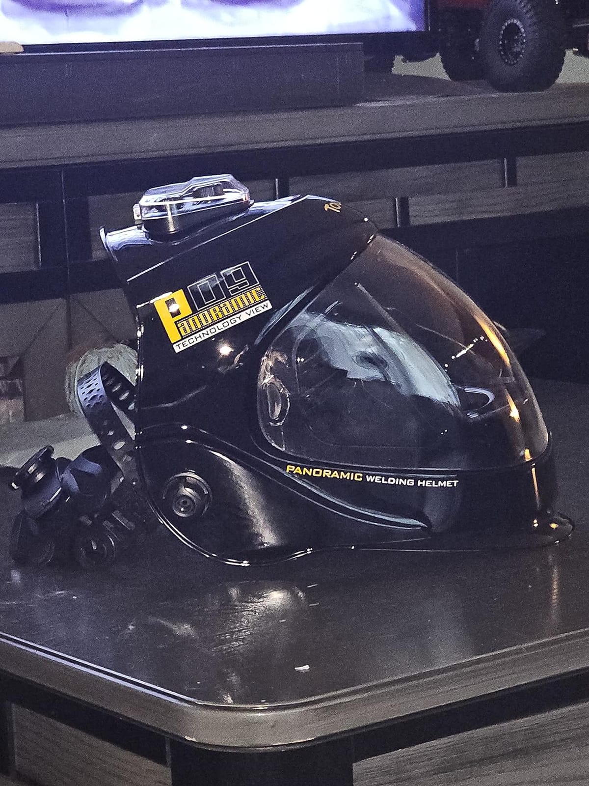 TOOLIOM True Color Auto Darkening Welding Helmet with Large View customer photo 2