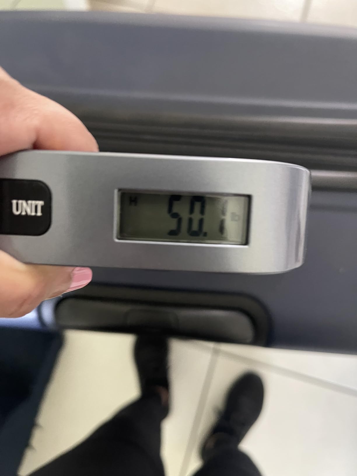 Etekcity Luggage Scale, Digital Weight Scales for Travel Accessories Essentials Suitcases , Portable Handheld Scale with Temperature Sensor, Rubber Paint, 110 Pounds, Battery Included customer photo 1