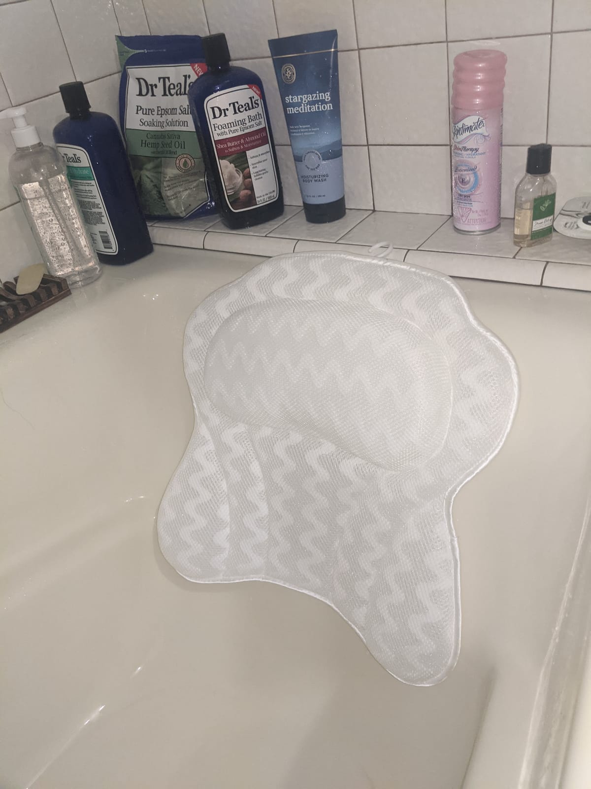 Bath Pillow for Tub, Luxury Spa Bathtub Head & Neck Cushion, Large Mesh customer photo 1