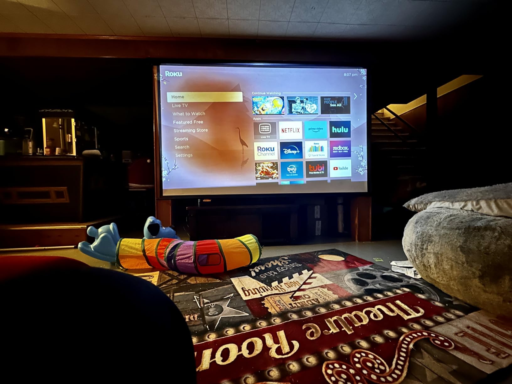 100 Inch Motorized Projector Screen with RF Remote, 16:9 HD, Silver Case customer photo 1