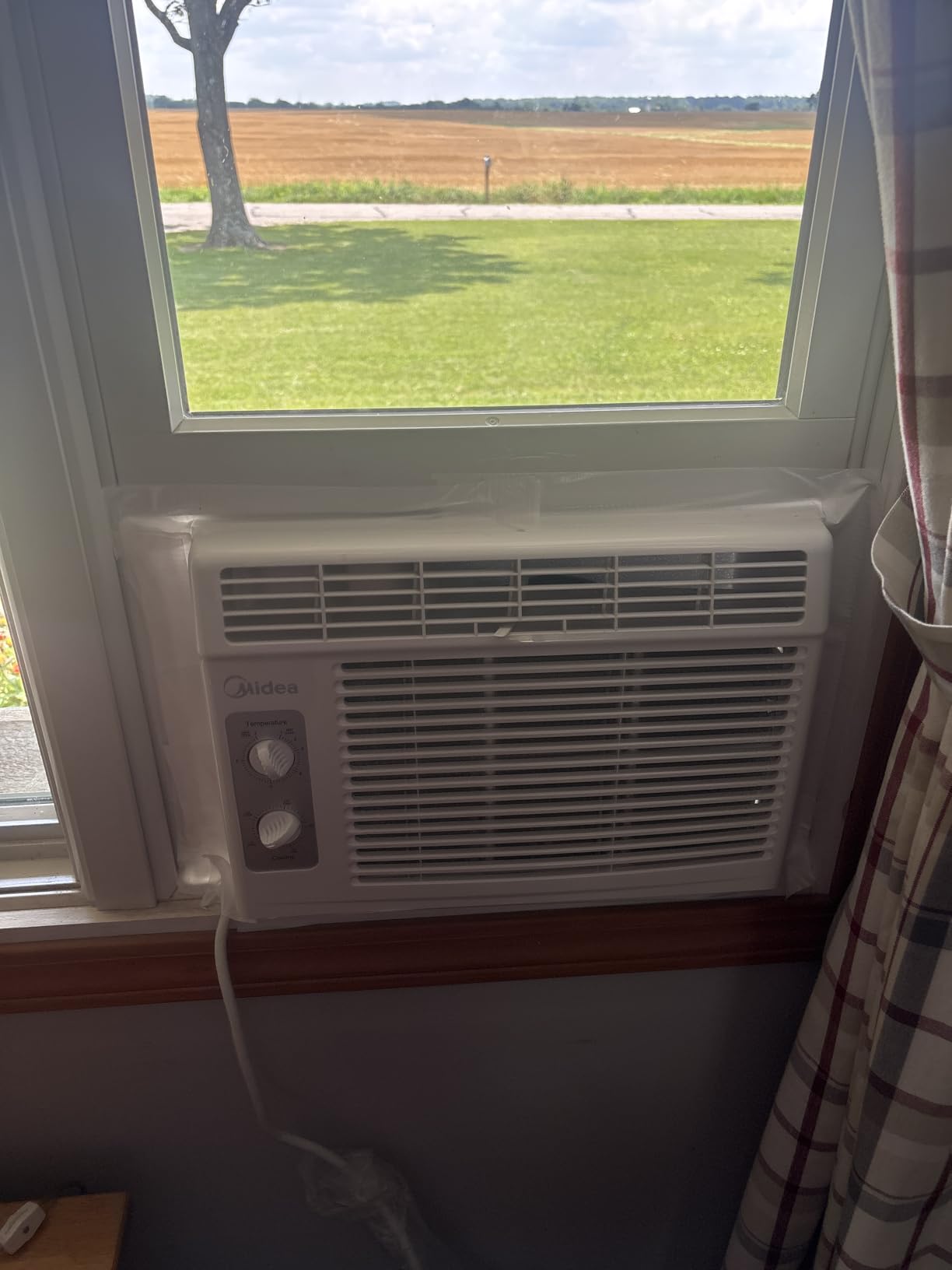 Midea 5,000 BTU EasyCool Small Window Air Conditioner - Cool up to 150 Sq. Ft. with Easy-to-Use Mechanical Controls and Reusable Filter, Perfect for Small Bedroom, Living Room, Home Office customer photo 1