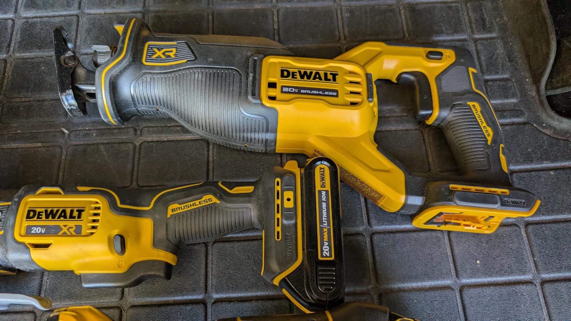 DEWALT 20V MAX Power Tool Combo Kit, 6-Tool Cordless Power Tool Set with Battery and Charger (DCK661D1M1) customer photo 1