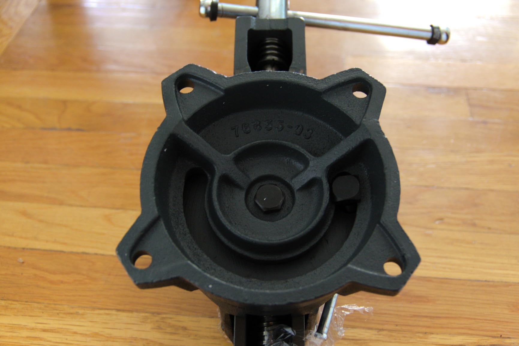 Forward CR40A 4.5 Inch Bench Vise Heavy Duty with Anvil and 210°Swivel Base customer photo 1