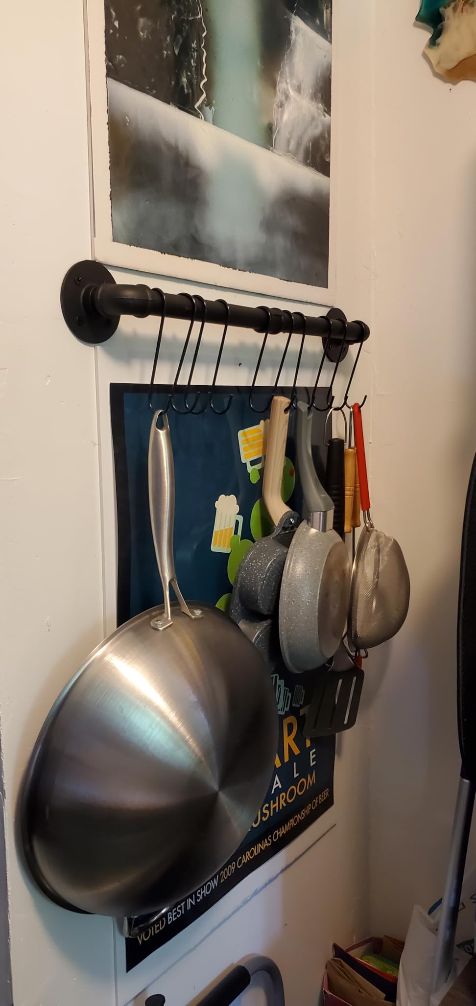 Toplife 31.5 inch Pot Rack, Kitchen Wall Mounted Detachable Pan Lid Utensils Organizer Hanging Rail with 14 Hooks, Black customer photo 2