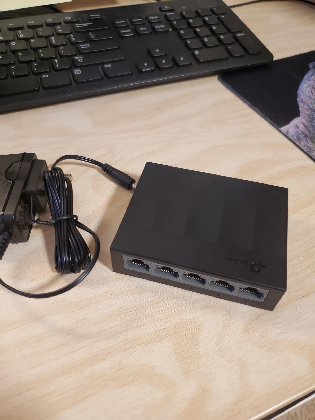 TP-Link LS1005G, Litewave 5 Port Gigabit Ethernet Unmanaged Switch customer photo 1