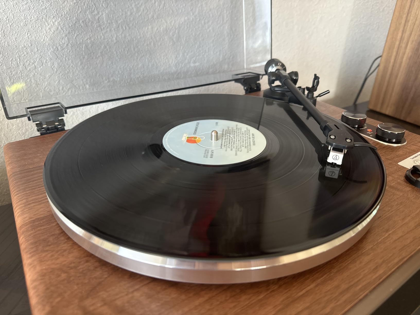 1 BY ONE High Fidelity Belt Drive Turntable with Built-in Speakers | Vinyl Record Player with Magnetic Cartridge, Wireless Playback and Aux-in Functionality, Auto Off customer photo 1