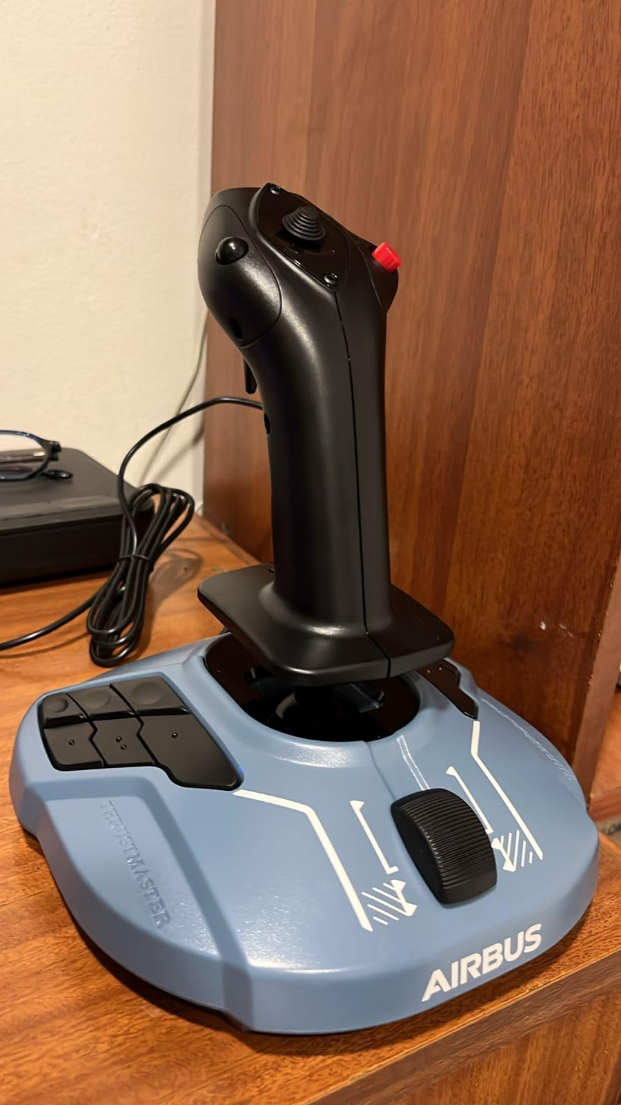 Thrustmaster TCA Sidestick Airbus Edition Flight Sim Joystick - PC | A320 1:1 replica, drift-free magnetic sensor, 17 mappable action buttons, built-in throttle, thrust reverser, Hall sensor customer photo 1