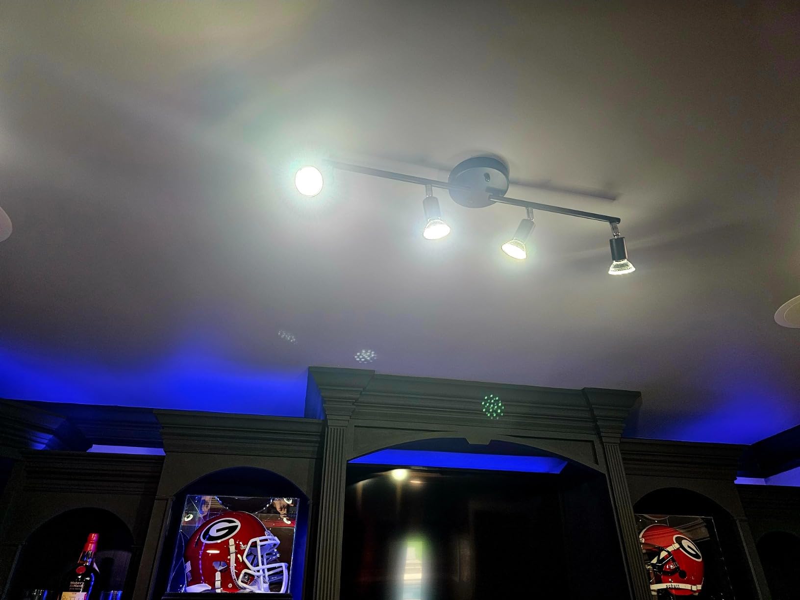 Unicozin LED 4 Light Track Lighting Kit, 24.8'' Black 4 Way Ceiling Spot Lighting, Flexibly Rotatable Head, Track Light Included 4 x LED GU10 Bulb (4W, Daylight White 5000K, 400LM) customer photo 1