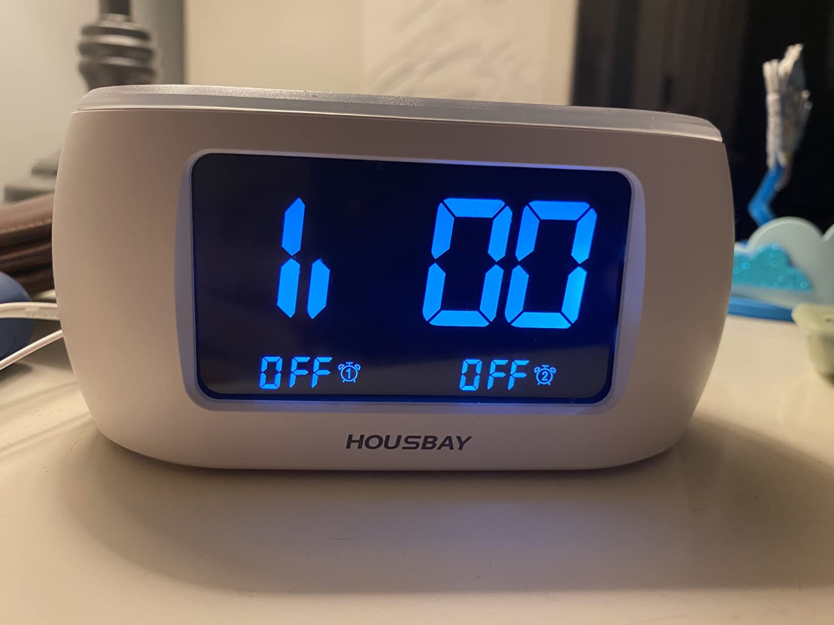HOUSBAY Digital Alarm Clock Radio for Bedrooms with Night Light customer photo 1