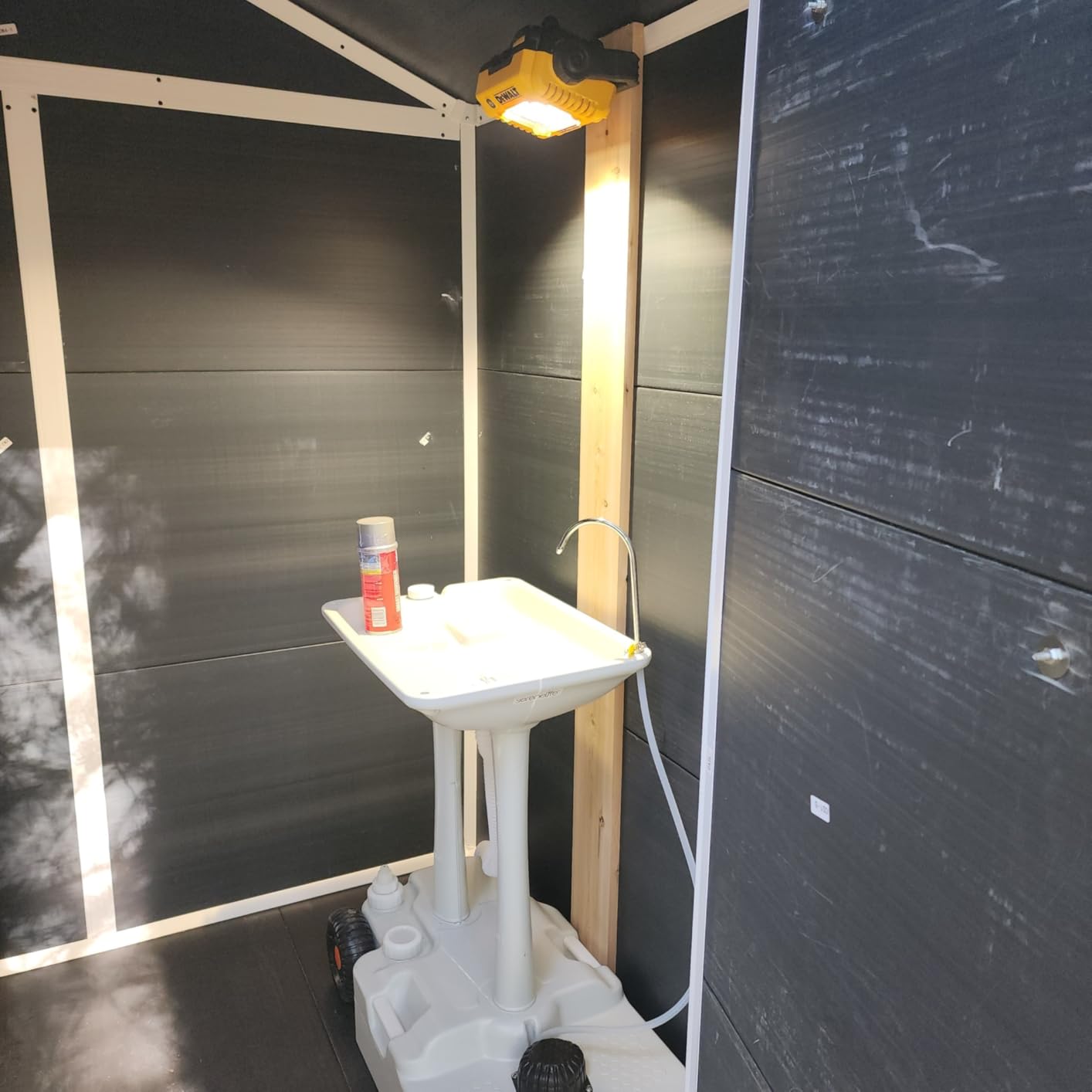 DEWALT 12V/20V MAX LED Work Light, Compact with 360 Degree Rotating Handle, 2000 Lumens of Brightness, Cordless, Bare Tool Only (DCL077B) customer photo 2