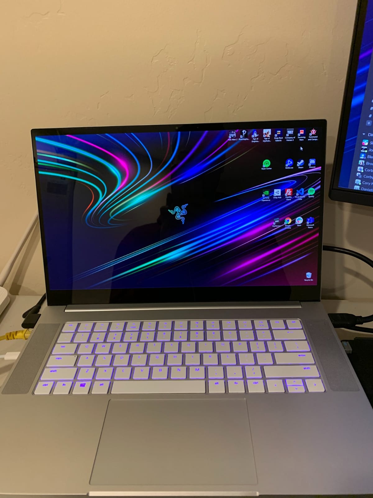 Razer Blade 15 Base Gaming Laptop 2020: Intel Core i7-10750H 6-Core, NVIDIA GeForce RTX 2070 Max-Q,15.6