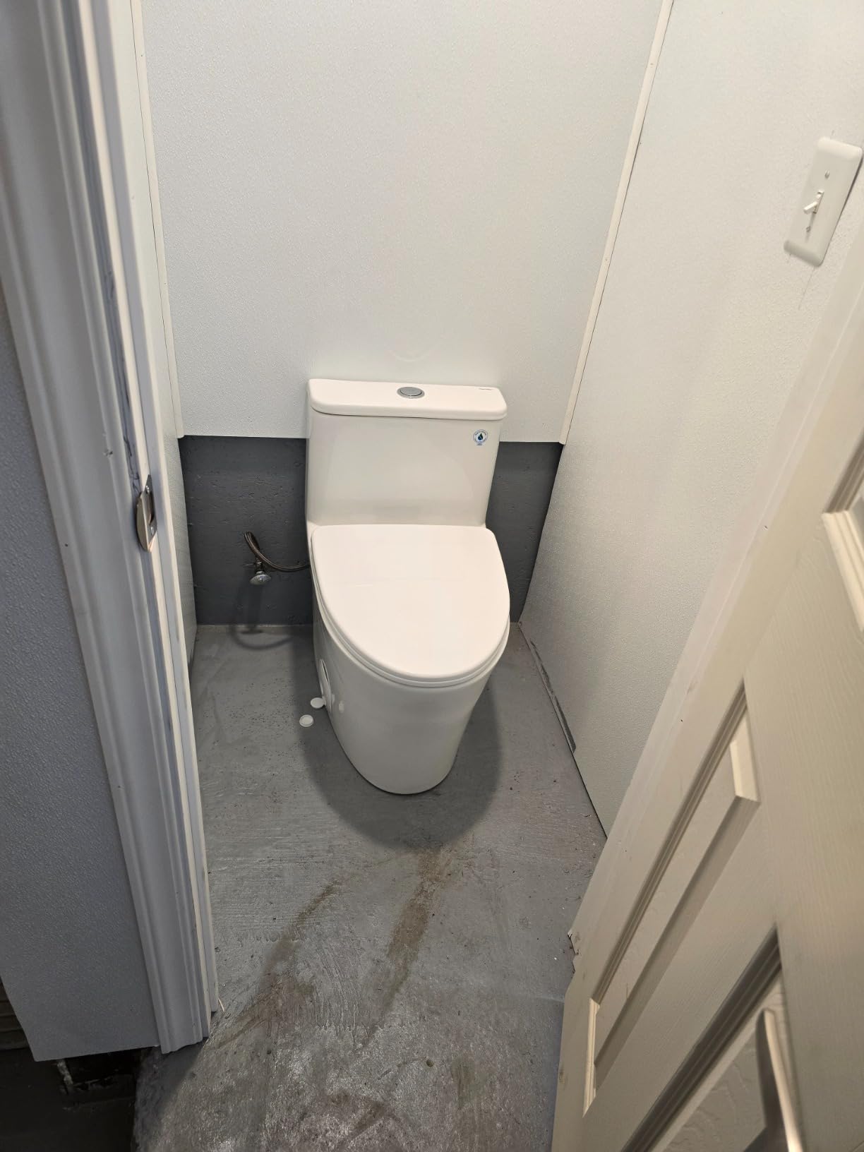 DeerValley Compact One-Piece Toilet 1.28 GPF Single Flush Fully Skirted Bowl with Soft-Close Seat White Space-Saving Elongated Toilets for Small Bathrooms customer photo 2