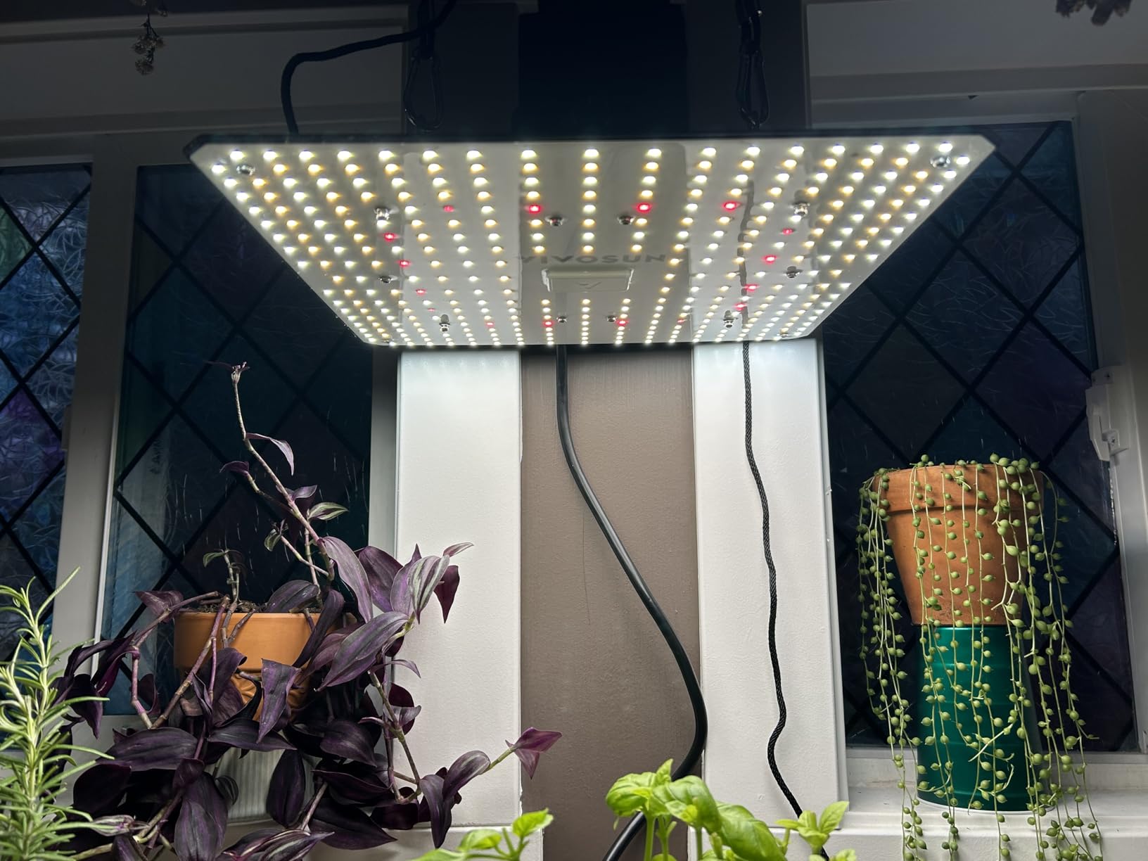 VIVOSUN LumaLight 200W LED Grow Light, Full Spectrum Plant Light customer photo 2