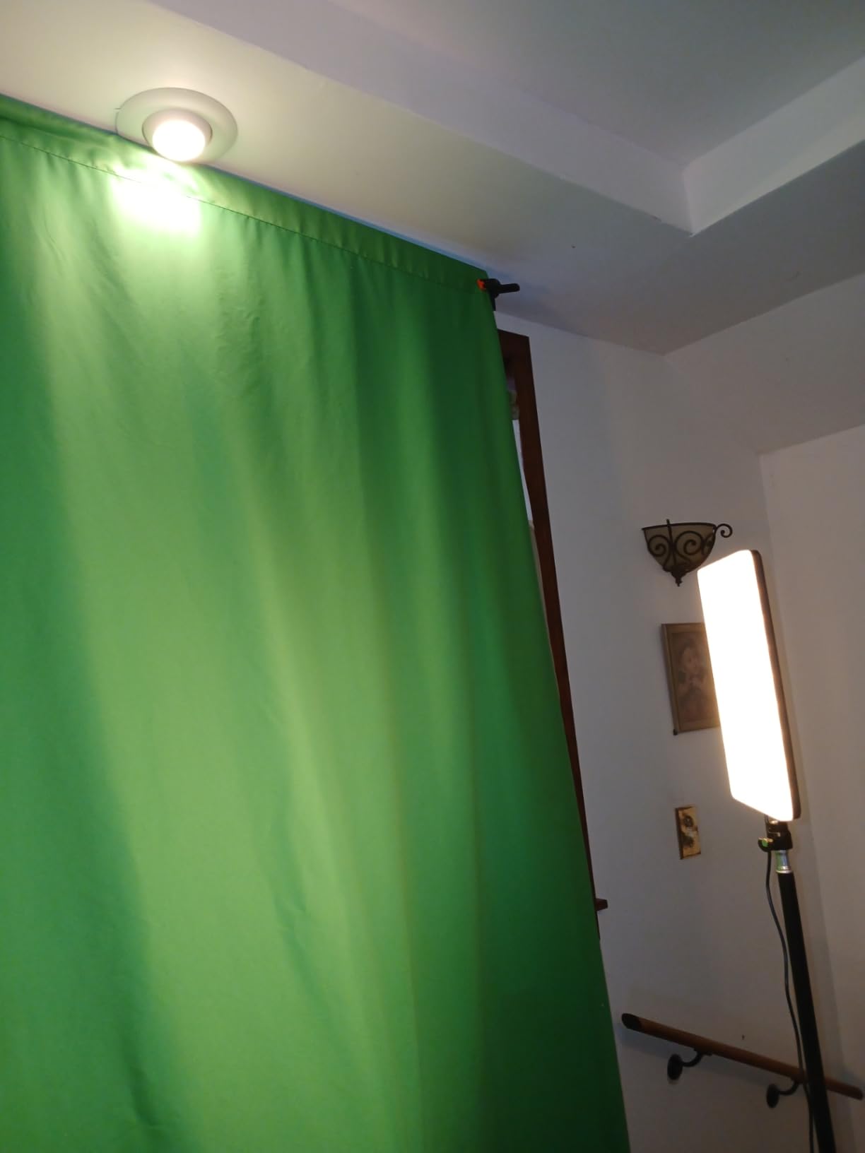 10 X 7 FT Green Screen Backdrop for Photography, Virtual GreenScreen customer photo 1