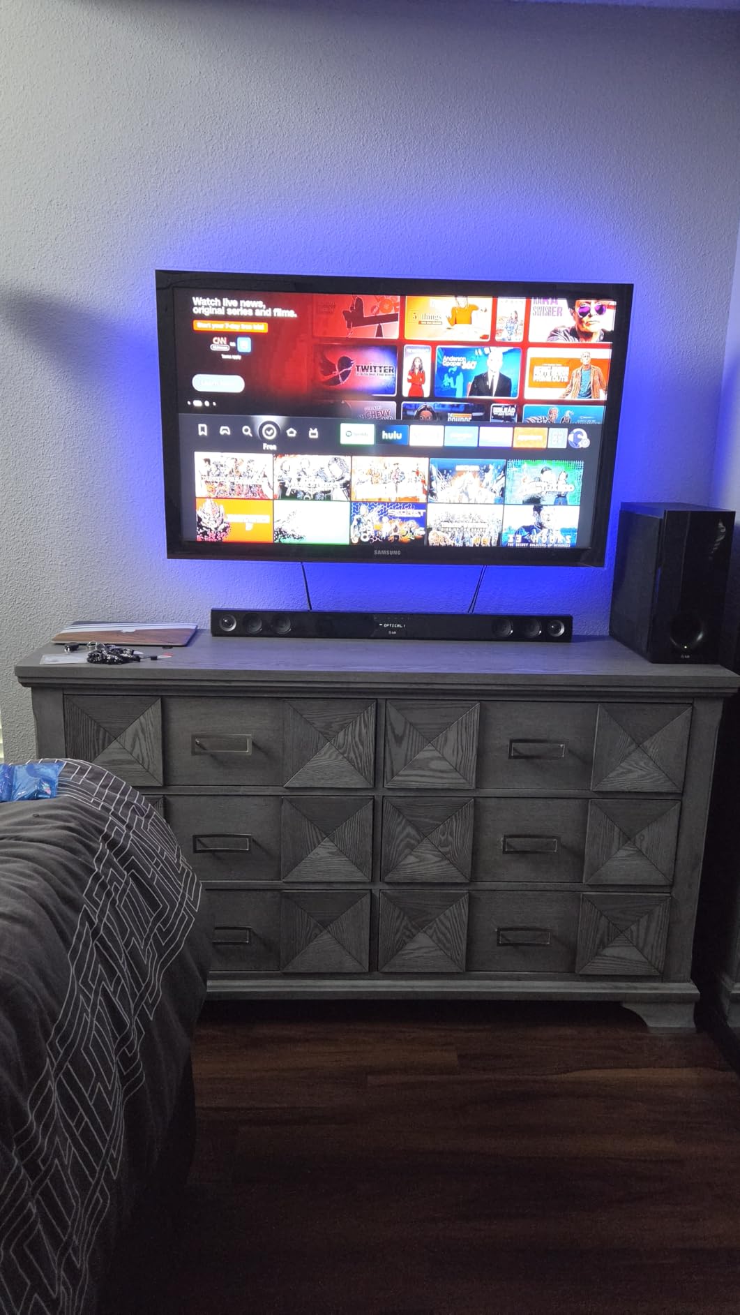 Mounting Dream Full Motion TV Wall Mount for 42-90 Inch TV up to 154lbs customer photo 2