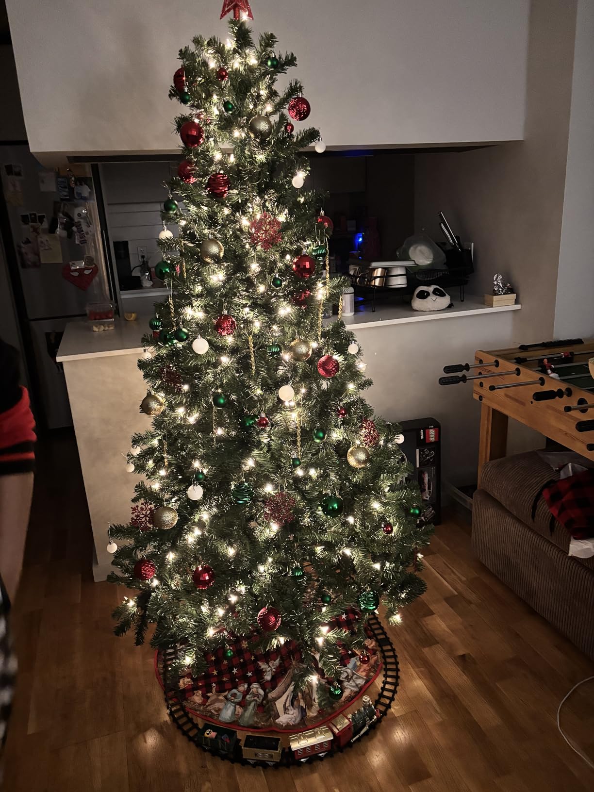 Yaheetech 9ft Pre-lit Christmas Tree with 850 Warm White Lights, Green customer photo 1