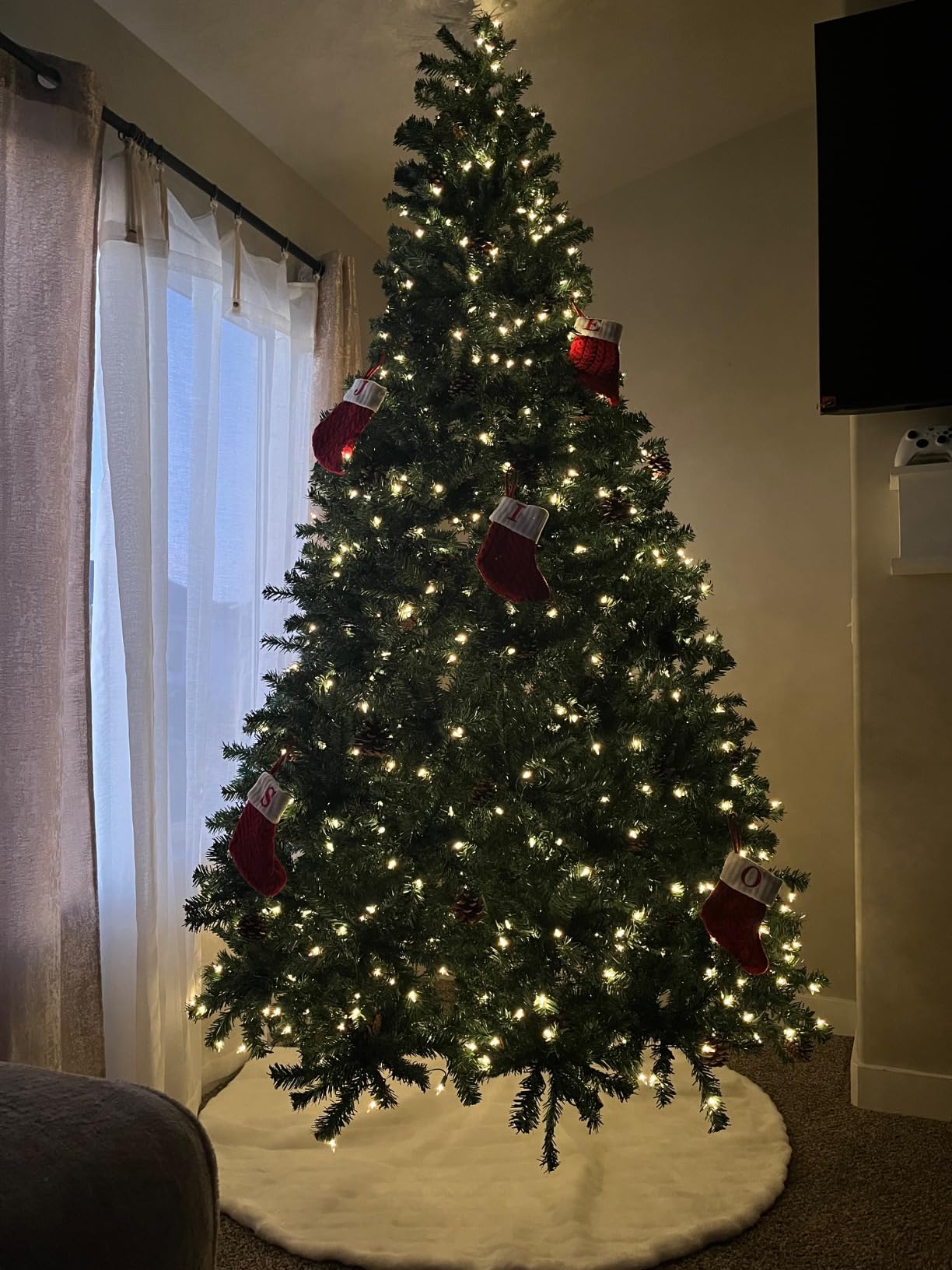 Yaheetech 9ft Pre-lit Christmas Tree with 850 Warm White Lights, Green customer photo 2