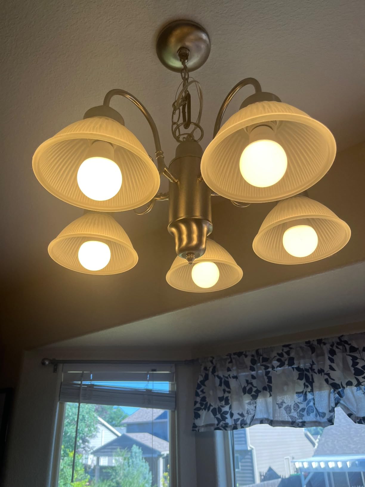 Linkind A19 LED Light Bulbs Dimmable, 60W Equivalent, Energy Efficient 9W, 2700K, 800 Lumens, E26 Standard Base, Lighting for Bedroom Living Room Home Office, 6 Packs customer photo 1