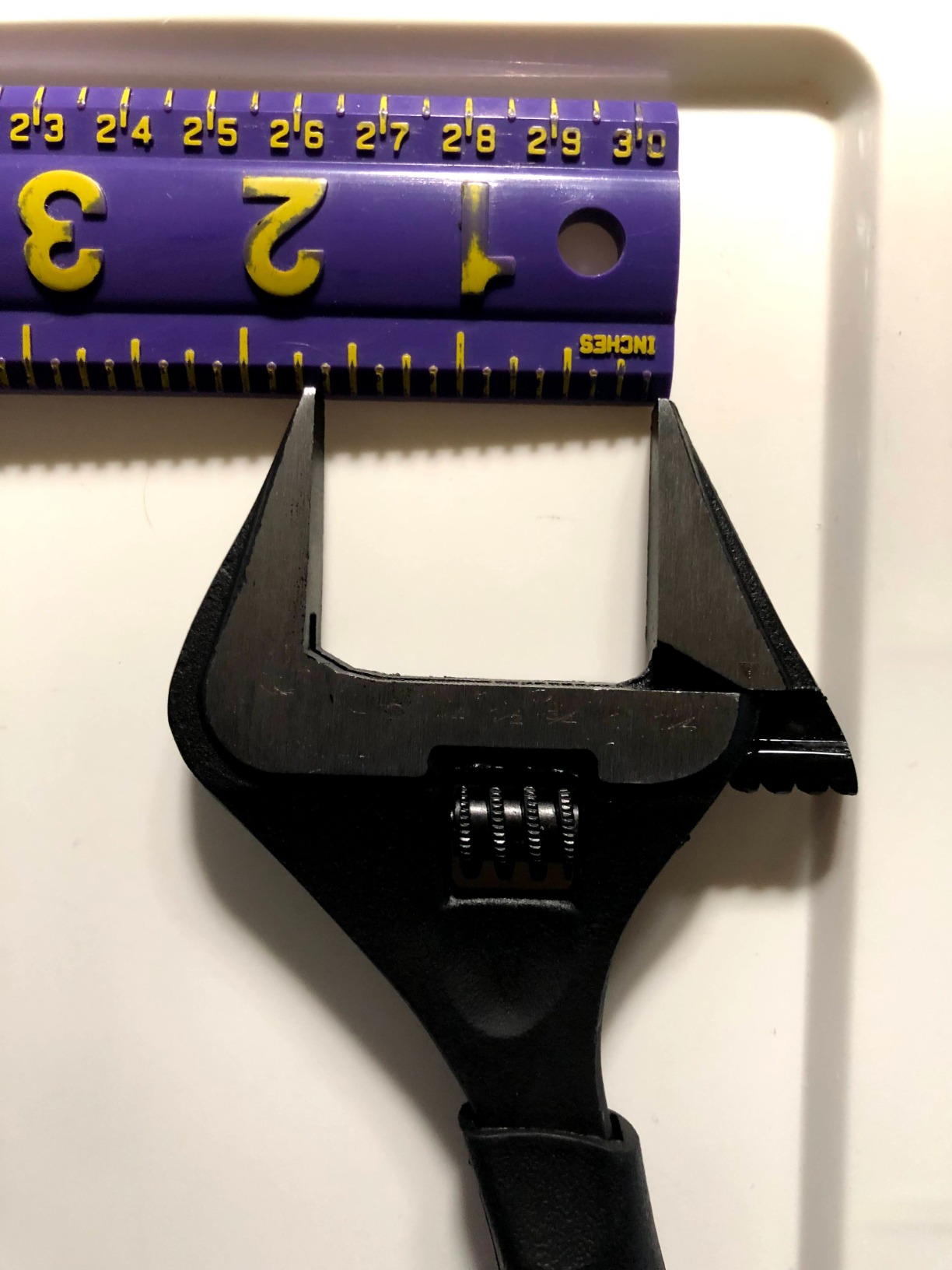Amazon Basics 4-Piece Wide Jaw Adjustable Wrench Set with Soft Grip, Includes: 6-inch (150mm), 8-inch (200mm), 10-inch (250mm), 12-inch (300mm) customer photo 1