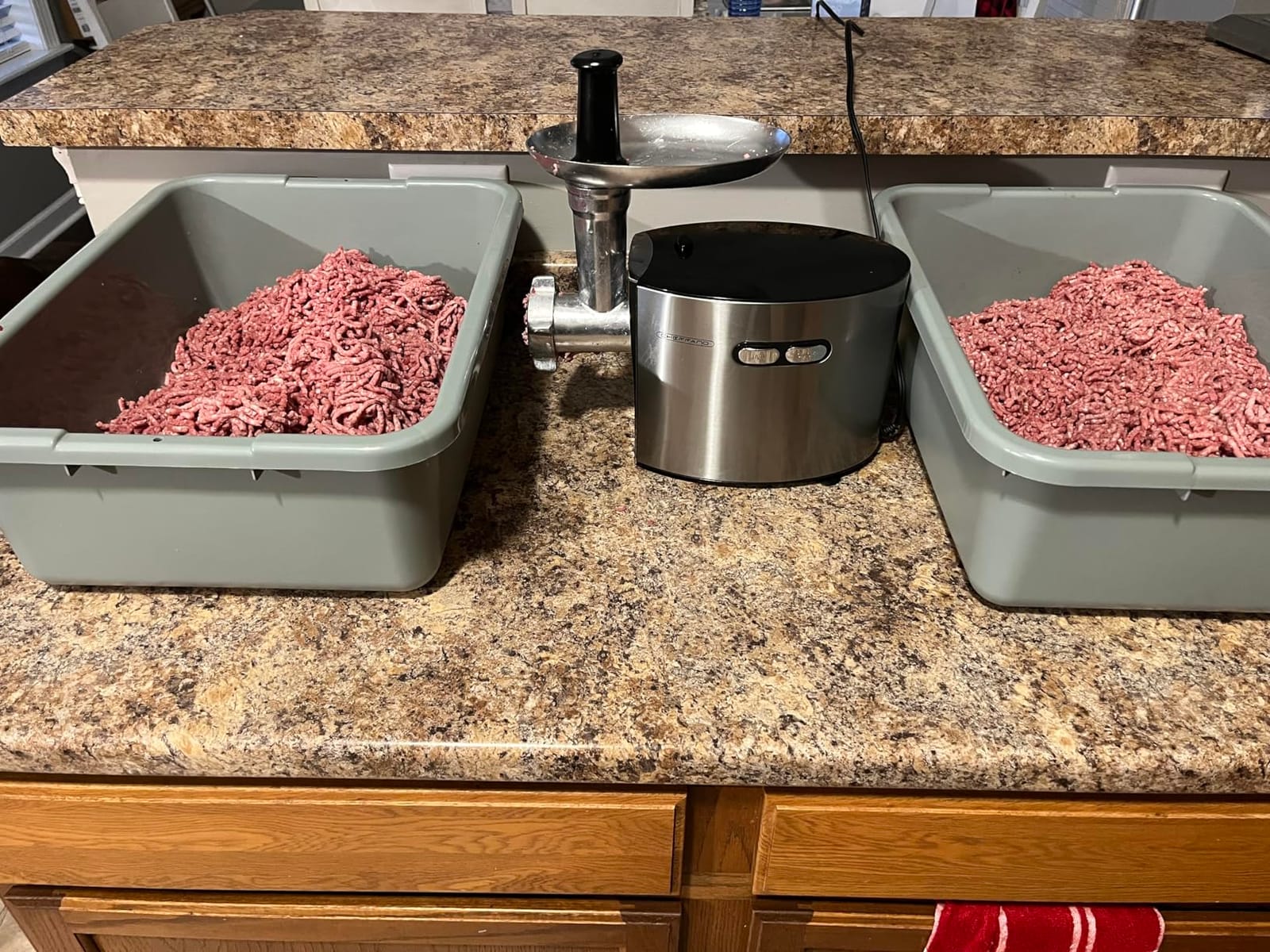 Meat Grinder, 2800W Max Meat Grinder Electric, ETL Approved Heavy Duty Meat Mincer Machine with 2 Blades, 3 Plates, Sausage Stuffer Tubes & Kubbe Kit for Home Kitchen Use customer photo 1
